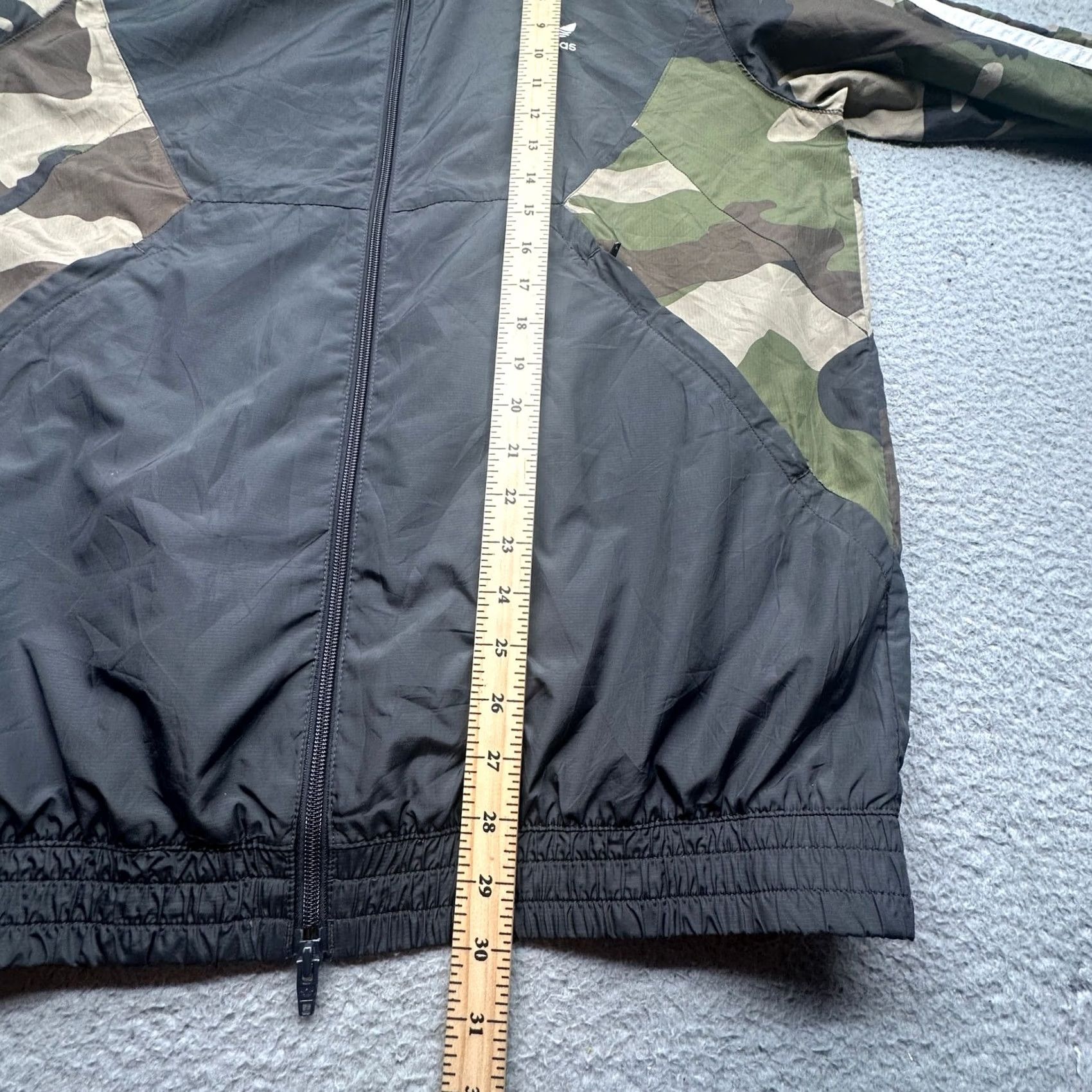 Adidas Adidas Originals Camo Windbreaker Hooded Jacket Mens Large Ripstop Camouflage Black Zip Full Zip Hooded Mens L Regular Size Size US L / EU 52-54 / 3 - 7 Thumbnail