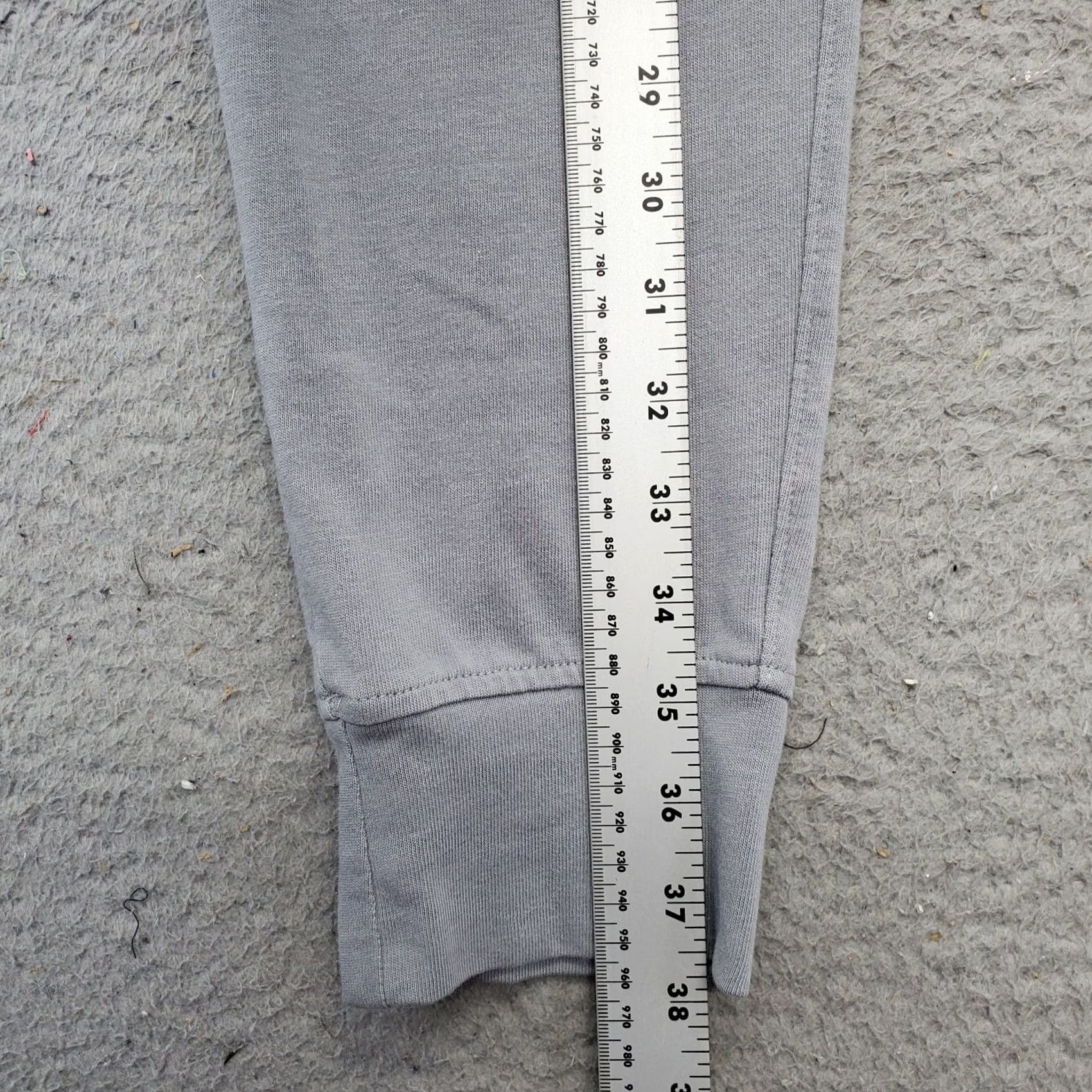 Under Armour Under Armour Activewear Pants Mens M Gray Elastic Waist Tapered Leg Stretch Jogger Athletic"} Size US 31 - 3 Thumbnail