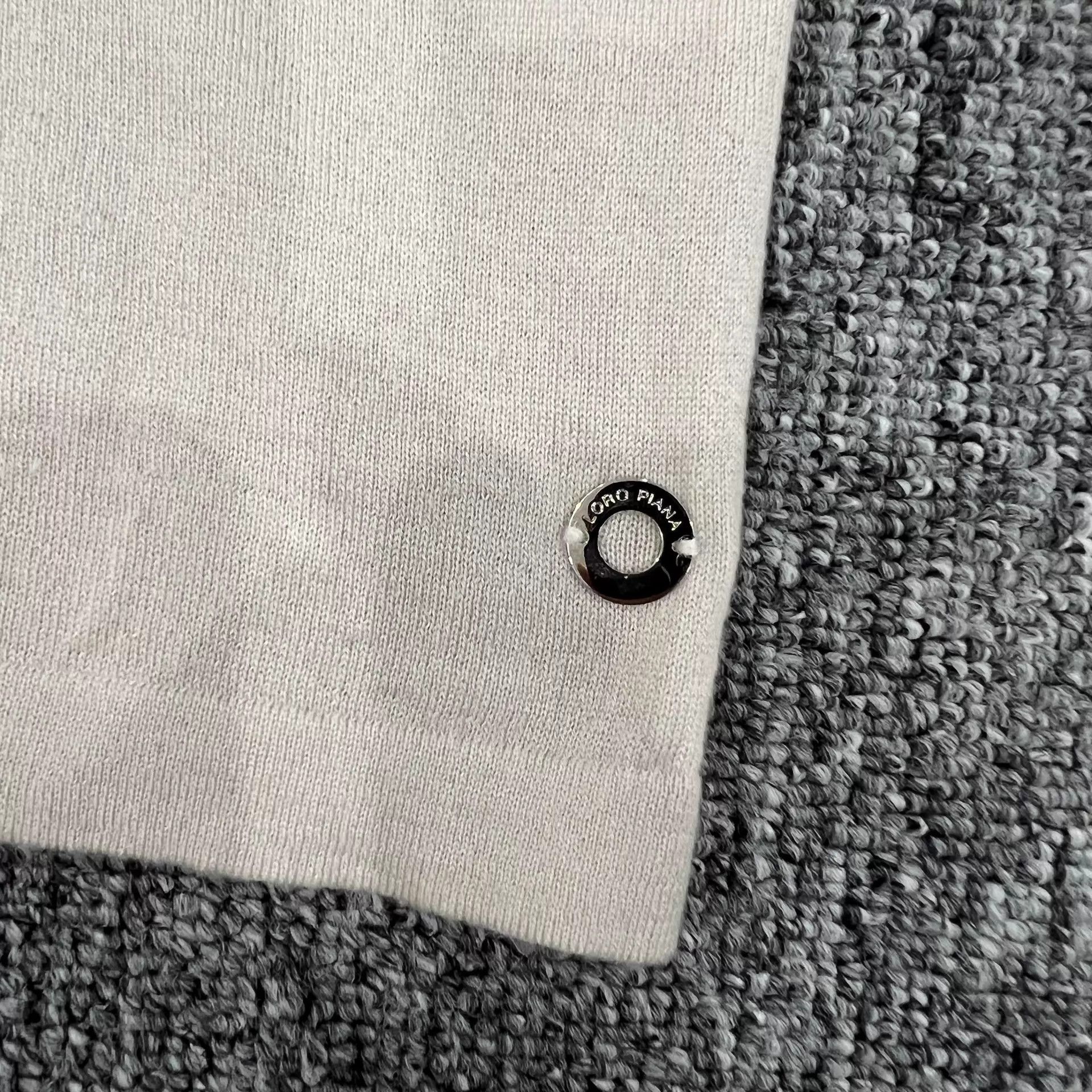 Loro Piana Loro Piana minimal cashmere knit metal logo 99new EU44 Size US S / EU 44-46 / 1 - 3 Thumbnail