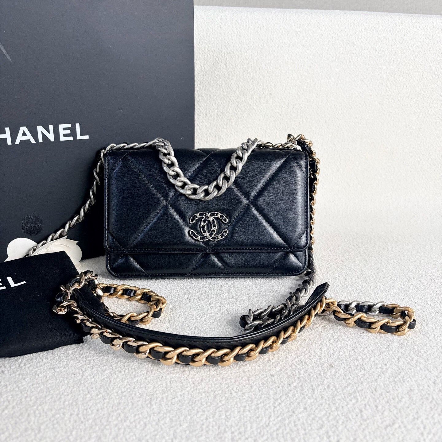 Chanel Pre-loved Bag Very good condition Size ONE SIZE - 1 Thumbnail