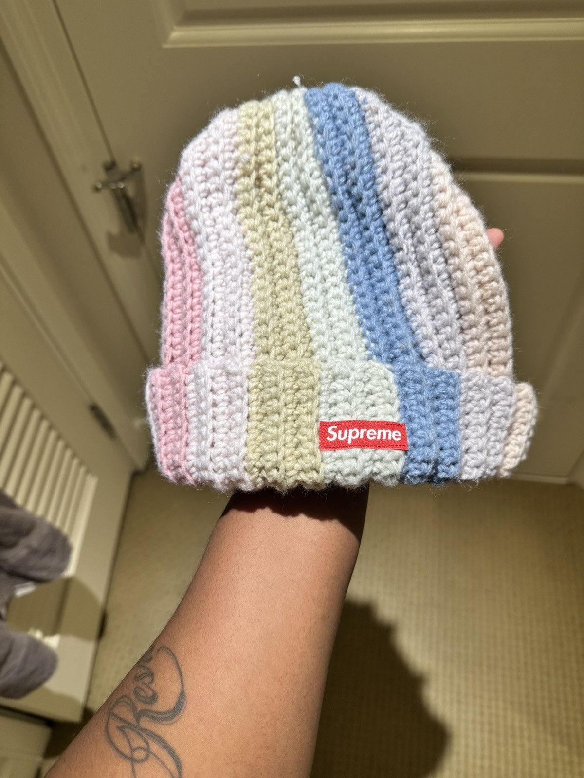 Supreme FW22 Gradient Crochet Beanie