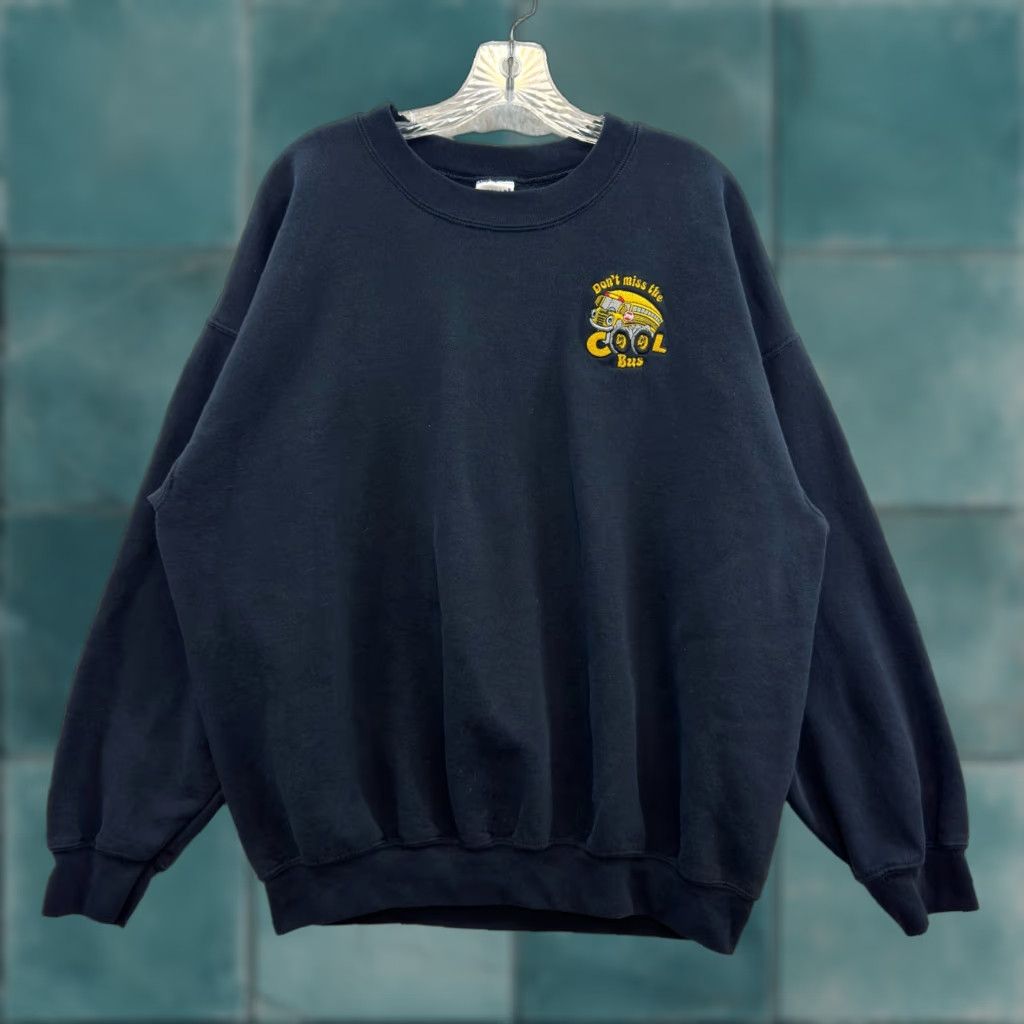 Gildan VINTAGE Gildan Sweatshirt XL Black Crewneck Pullover Patch Bus Y2K Cool Size US XL / EU 56 / 4 - 1 Thumbnail