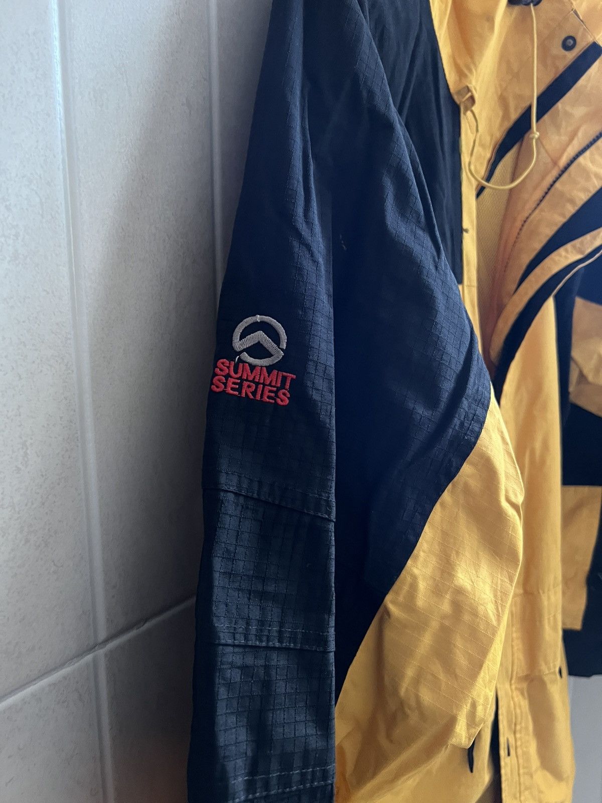 The North Face Vintage North Face Gore Tex Pale Yellow Jacket Size US M / EU 48-50 / 2 - 8 Thumbnail