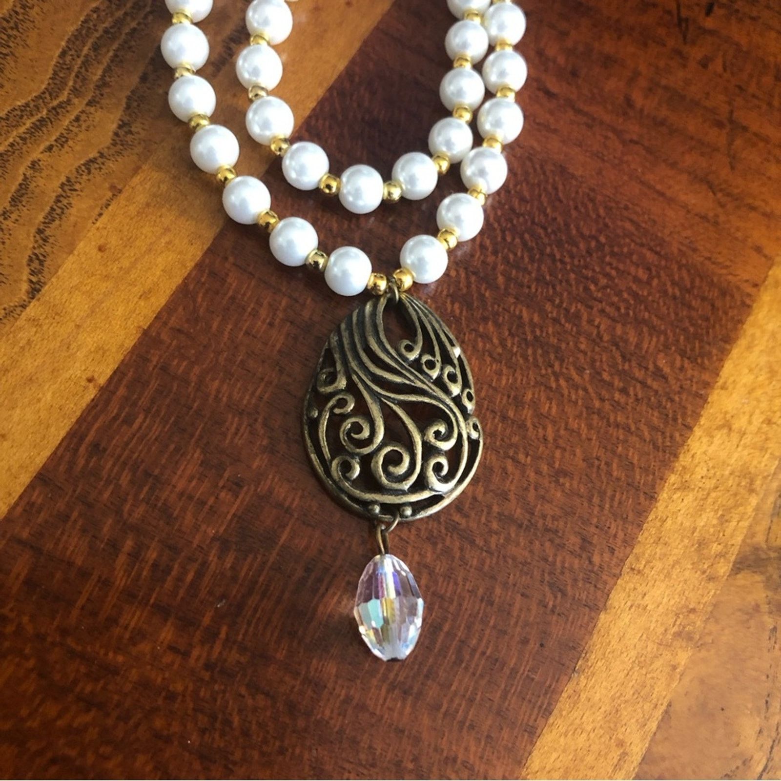 Handmade Handcrafted white Pearl genuine almandine garnet necklace Size ONE SIZE - 9 Thumbnail