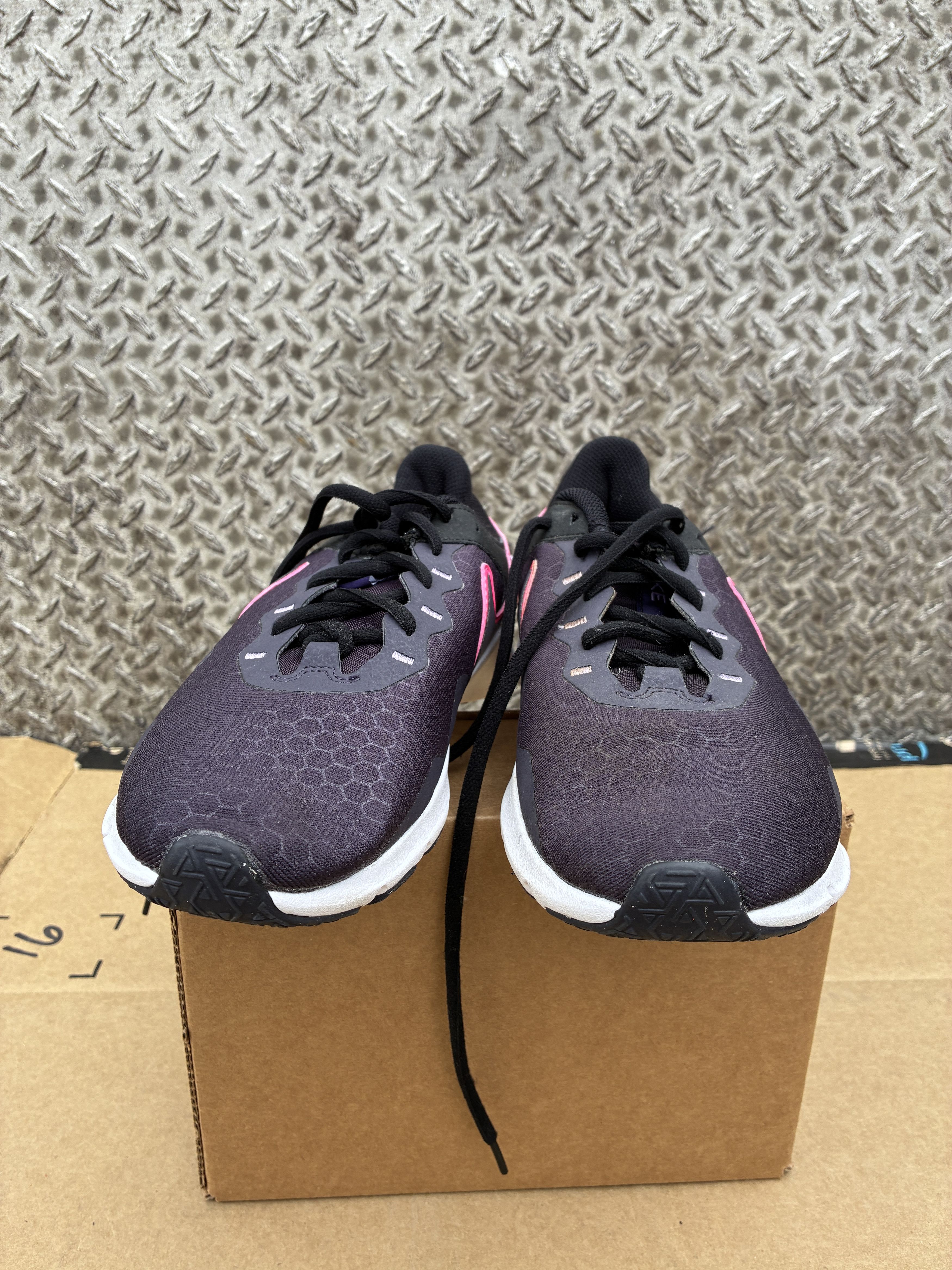 Nike Nike Legend Essential 2 Women’s Black Hyper Pink Size 9 Size US 9 / IT 39 - 4 Thumbnail