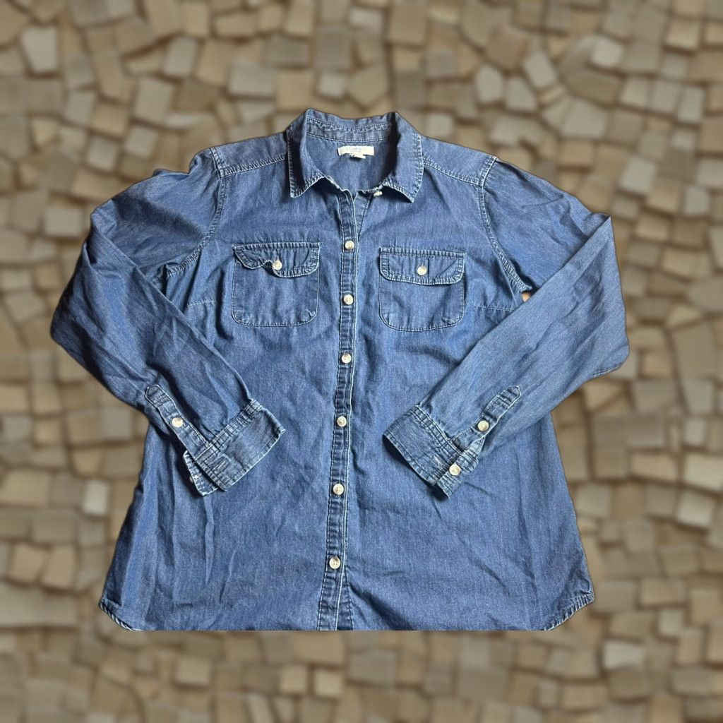Croft & Barrow Croft & Barrow Shirt Women's Size Small Blue Chambray Button Up Size S / US 4 / IT 40 - 1 Thumbnail