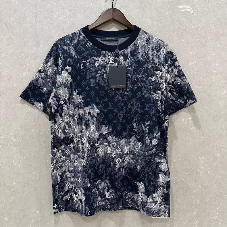 Louis Vuitton Louis Vuitton Printed Short Sleeve T-Shirt Size US S / EU 44-46 / 1 - 1 Thumbnail