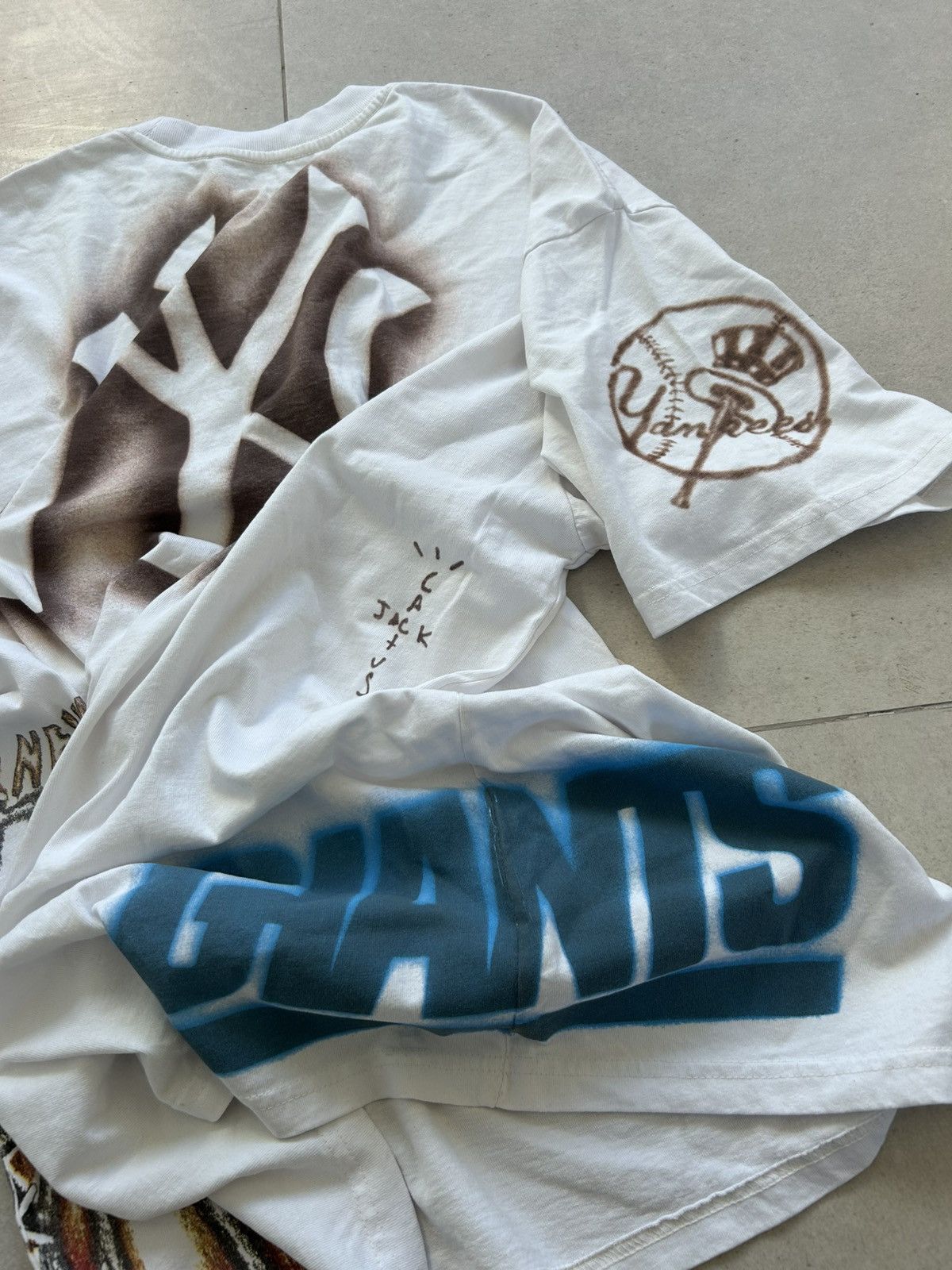 Travis Scott Travis Scott Fanatics Game Exclusive New Yor City White Tee Size US L / EU 52-54 / 3 - 6 Thumbnail