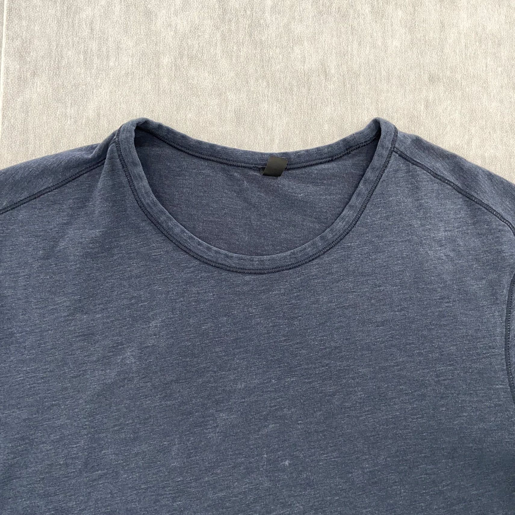 Lululemon VINTAGE Lululemon Mens Long Sleeve Shirt Adult Large Blue Athleisure Gym Casual Logo 90s Size US L / EU 52-54 / 3 - 3 Thumbnail