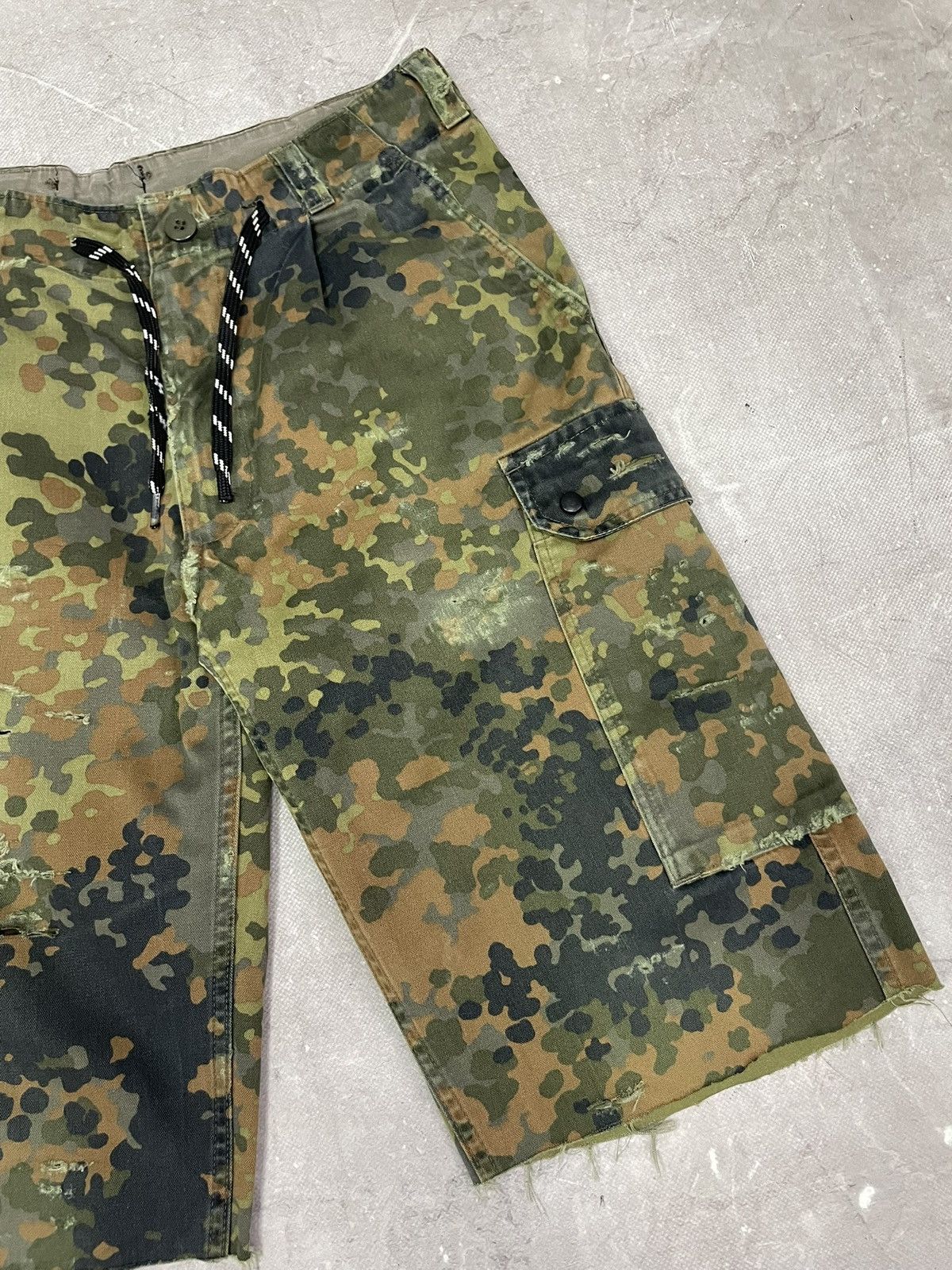 Yeezy Vintage Army German distressed yeezy style Gargo Shorts Size US 32 / EU 48 - 2 Thumbnail