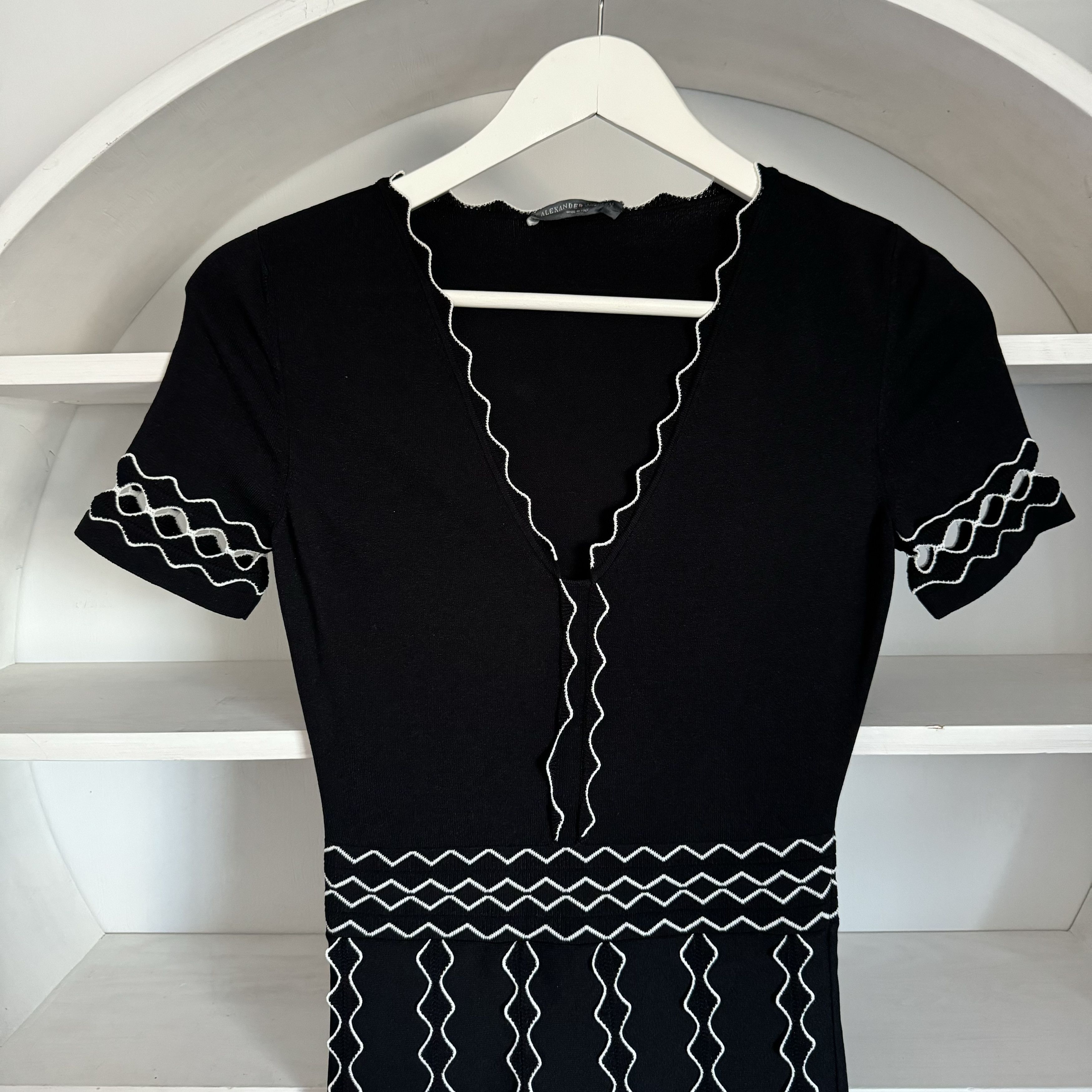 Alexander McQueen Women's ALEXANDER McQUEEN Black Dress Size XS / US 0-2 / IT 36-38 - 6 Thumbnail