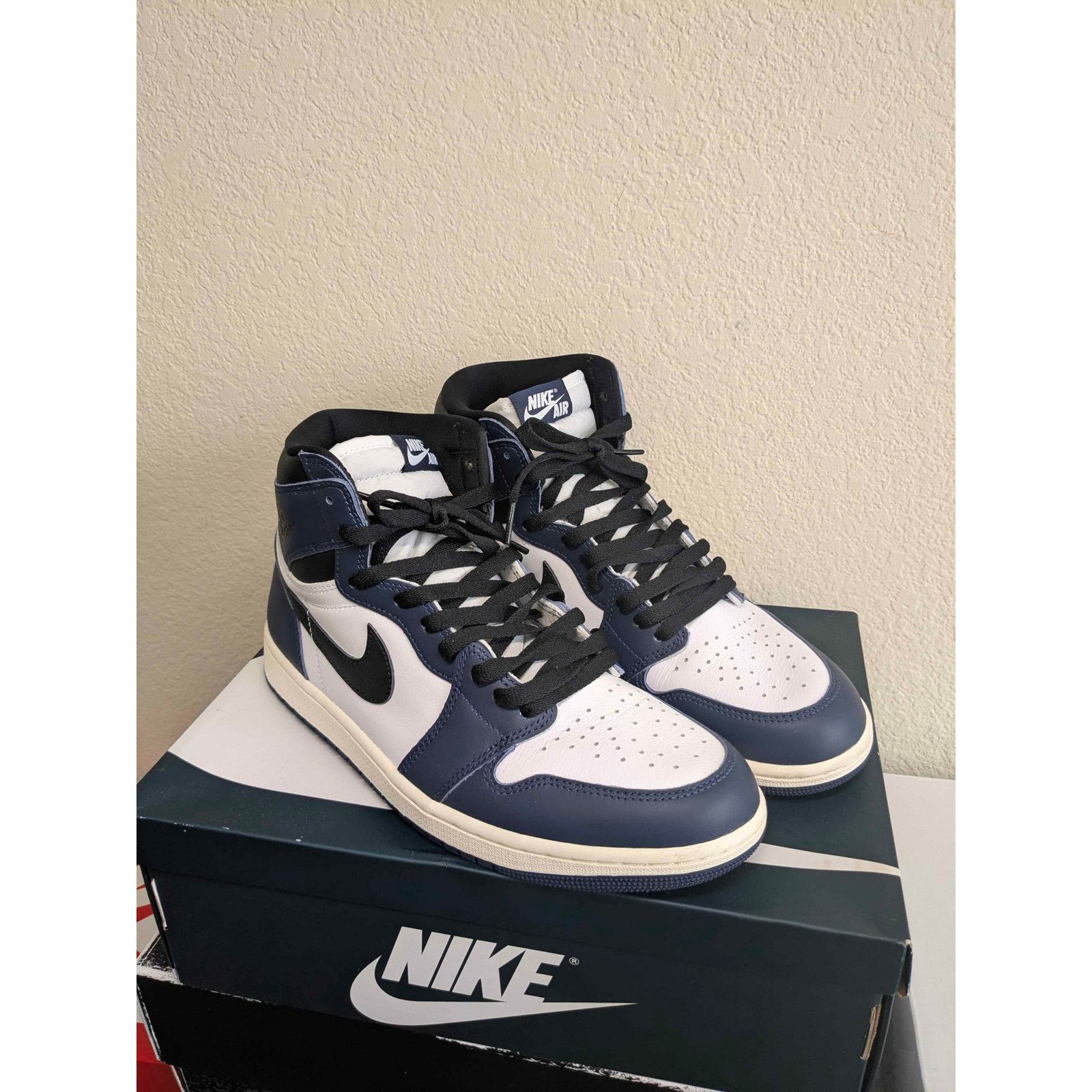 Jordan Brand Air Jordan 1 Retro High OG "Midnight Navy" Size 10.5 Size US 10.5 / EU 43-44 - 2 Thumbnail