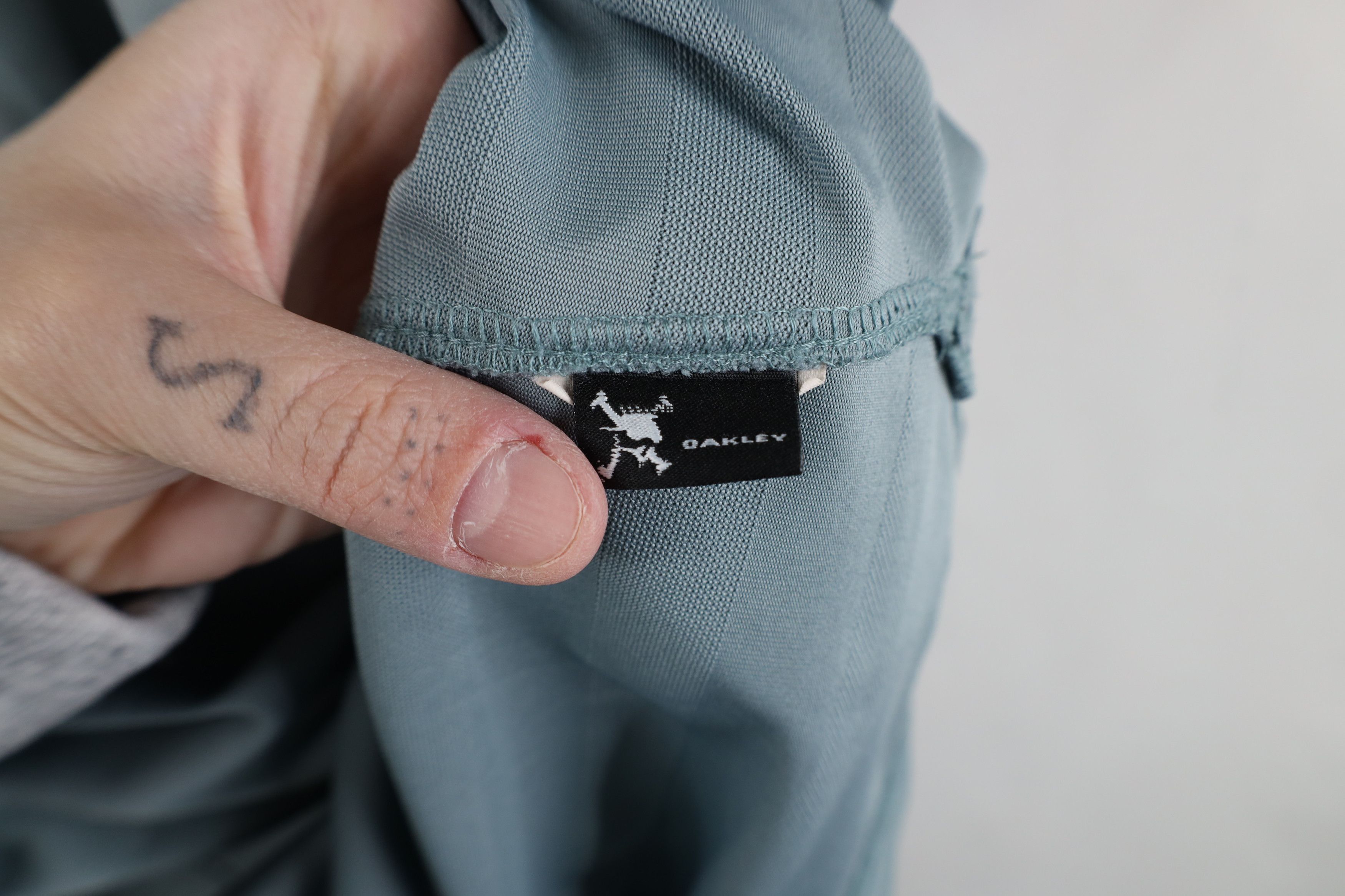 Oakley × Vintage Vintage Y2K Oakley O Logo Knit Collared Golf Polo Gray Size US L / EU 52-54 / 3 - 10 Thumbnail