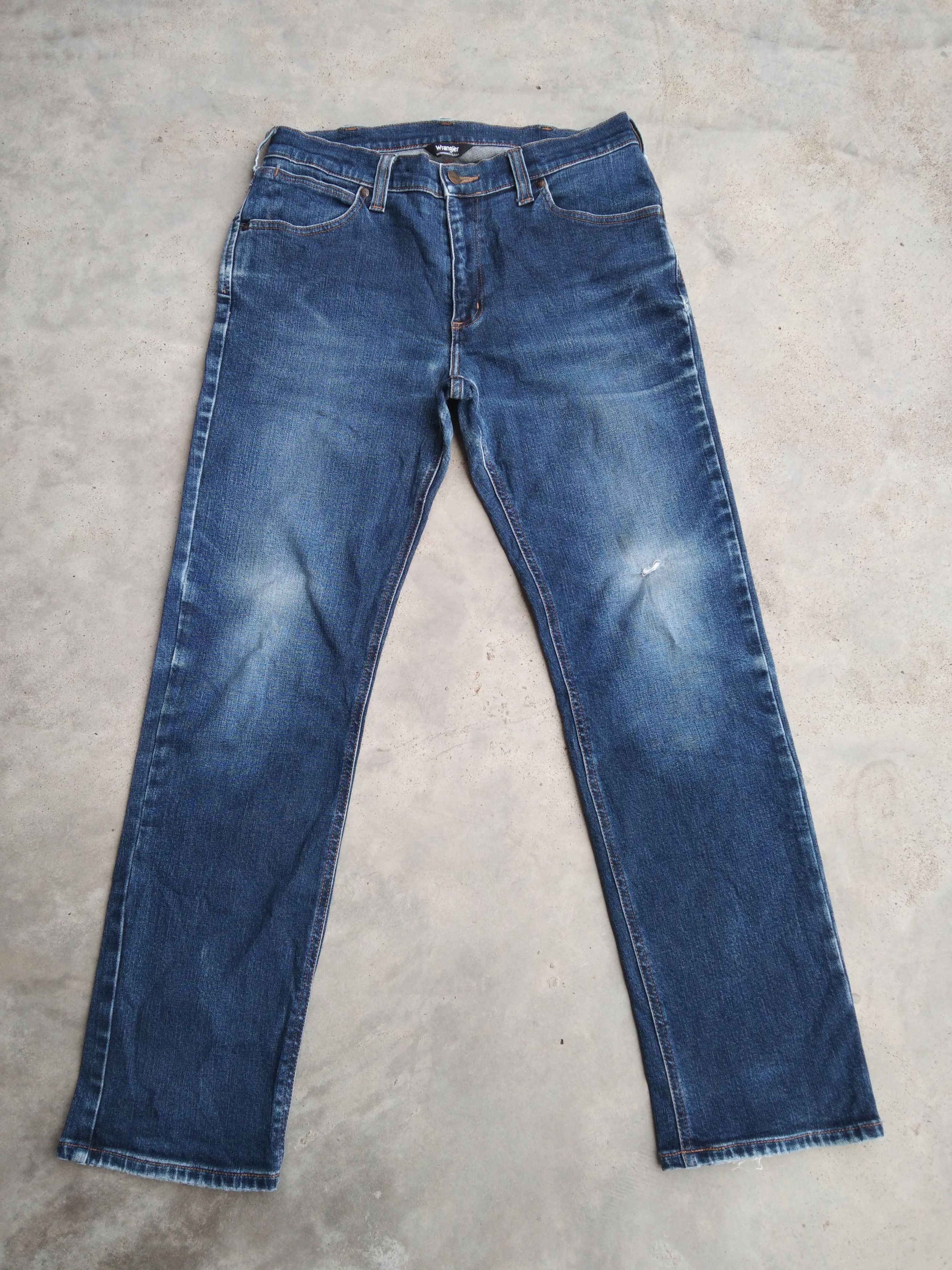 Japanese Brand Vintage Faded Blue Wrangler Distressed Jeans 31x30 Size US 31 - 1 Thumbnail