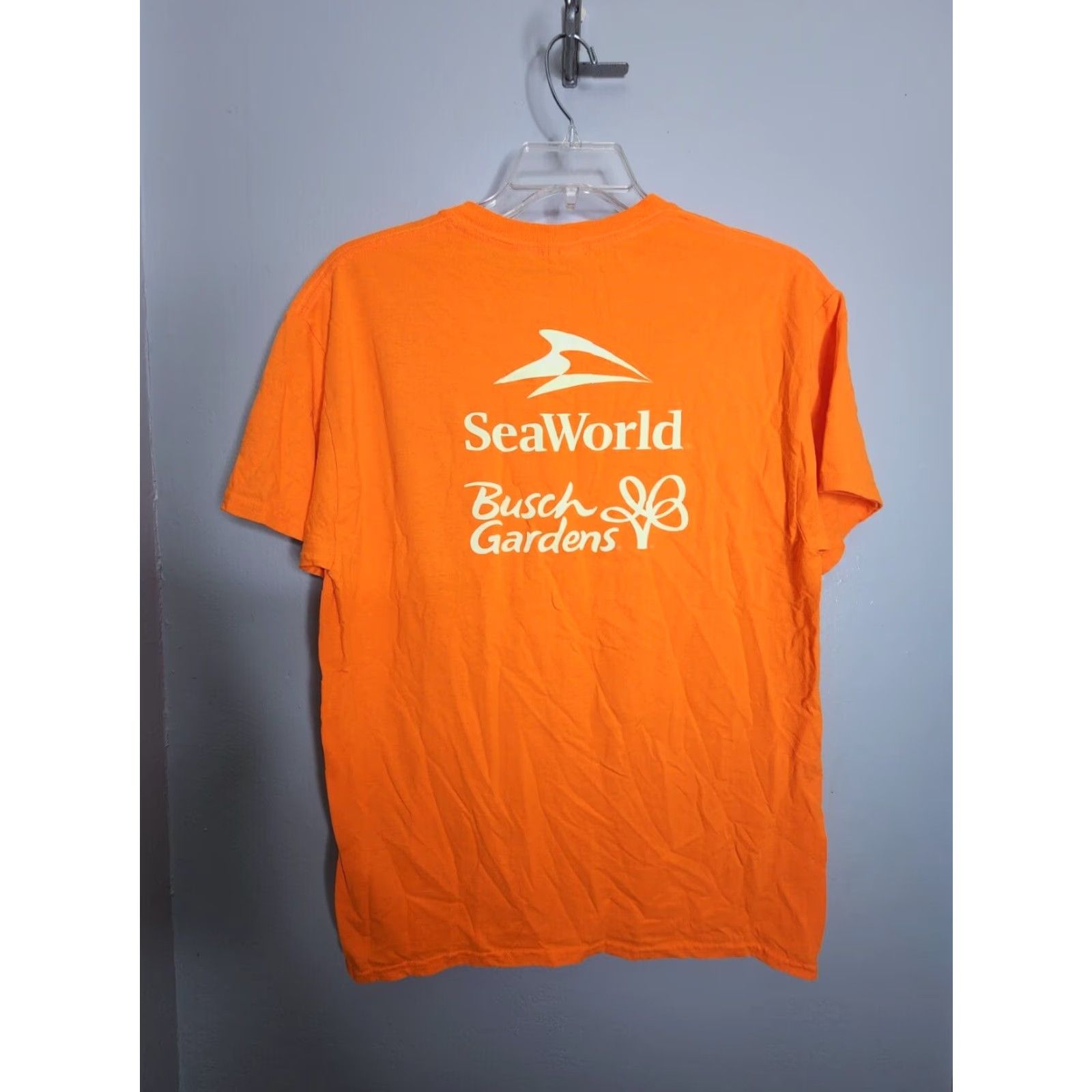 Gildan Sea World Busch Gardens Camp T Shirt Size L Double Sided Shirt Men Orange 2000s Camp Sea World Busch Gardens T Shirt Double-Sided L Men Orange Size US L / EU 52-54 / 3 - 2 Thumbnail