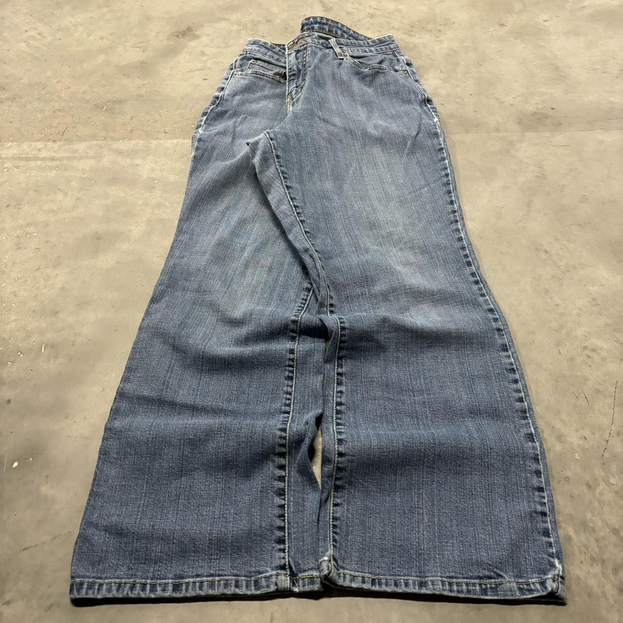 Levi's × Vintage Crazy Vintage Y2K/2000s Baggy Medium Wash Levi’s Denim Jeans! Size US 33 - 3 Thumbnail