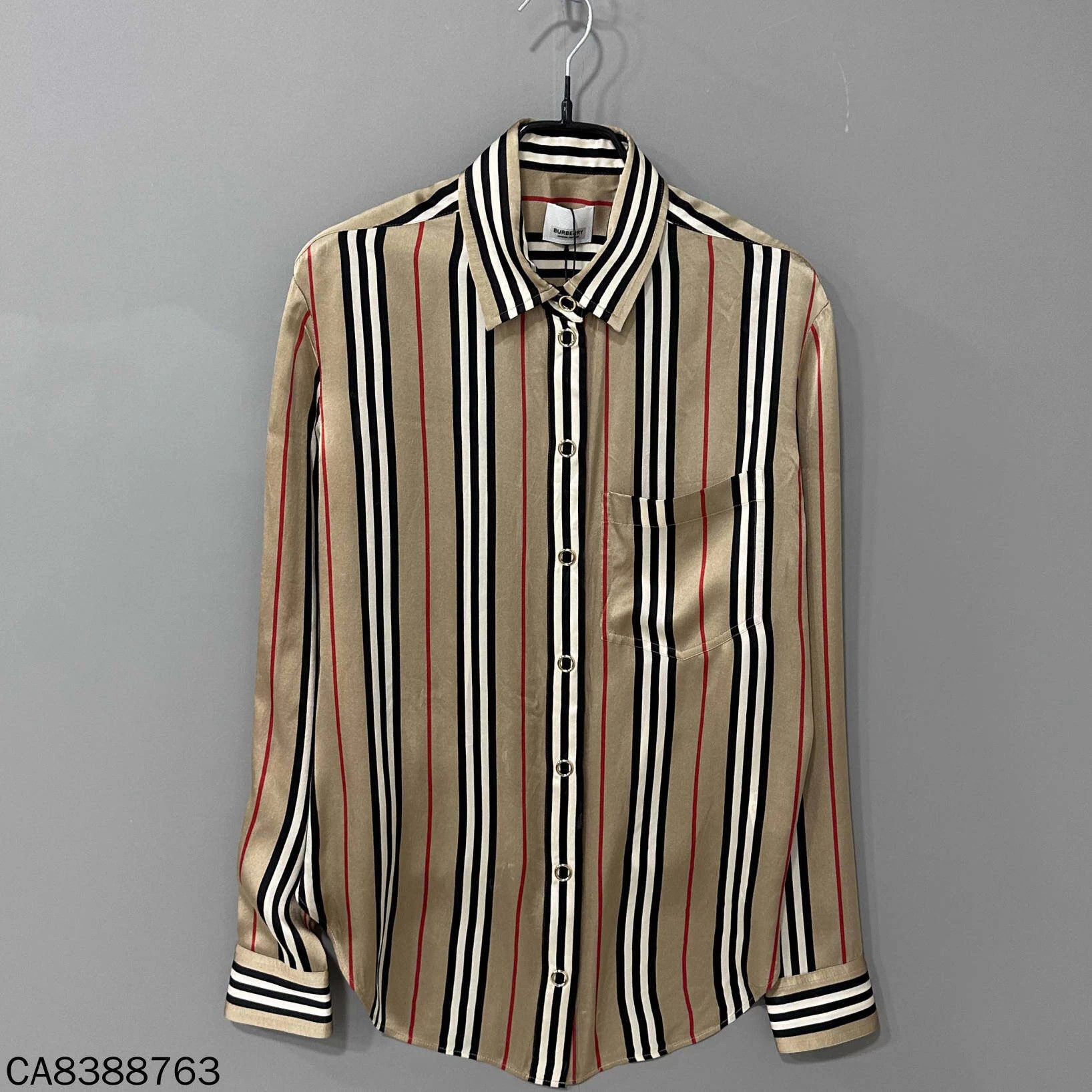 Burberry Burberry Check Silk Shirt Jacket UK6 98% New Faded Size XS / US 0-2 / IT 36-38 - 1 Thumbnail
