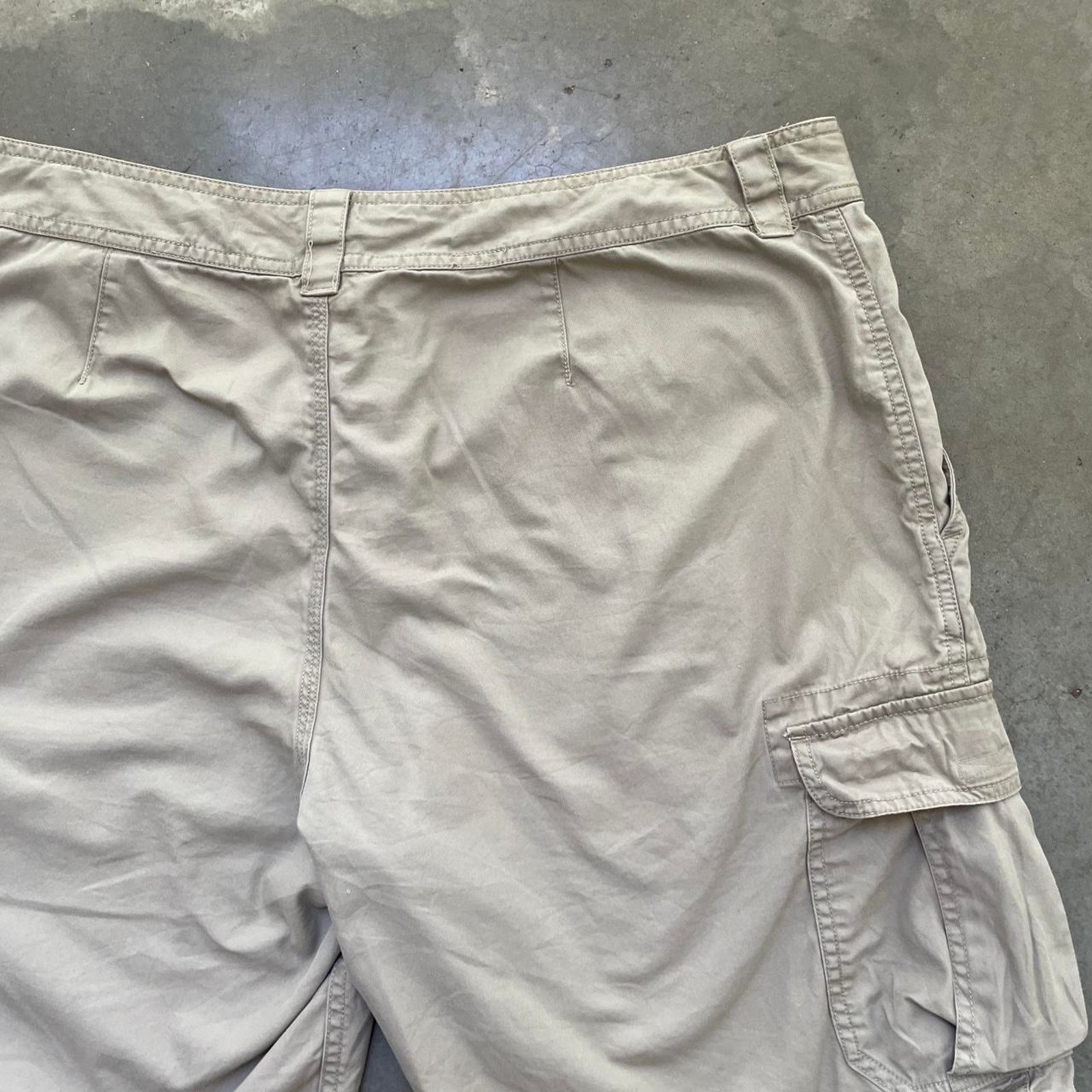 The North Face The North Face Khaki Cargo Shorts Size US 37 - 4 Thumbnail