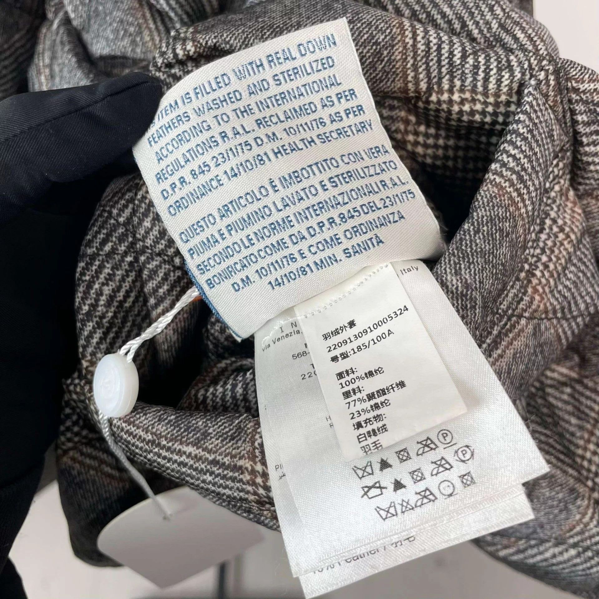 Moncler Moncler down coat 4 pattern Size US XL / EU 56 / 4 - 6 Thumbnail