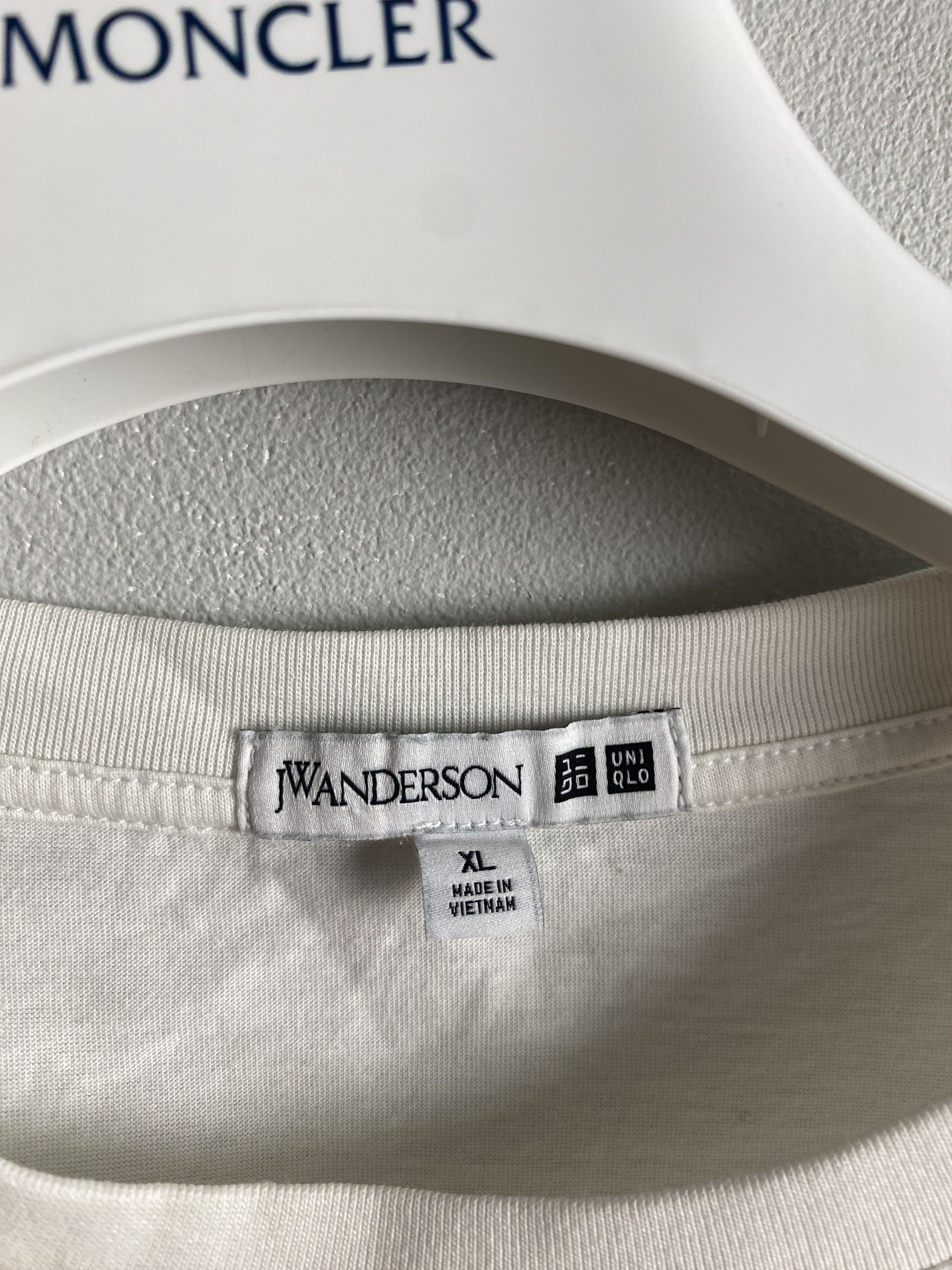 JW Anderson Uniqlo x J.W. Anderson asymmetric t-shirt tee casual Size US XL / EU 56 / 4 - 4 Thumbnail