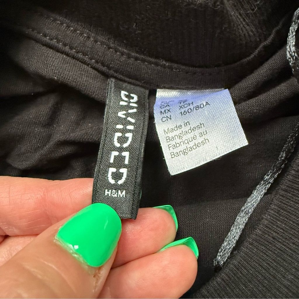 H&M H&M Black Crop Top with Green Butterfly Design Size XS / US 0-2 / IT 36-38 - 4 Thumbnail