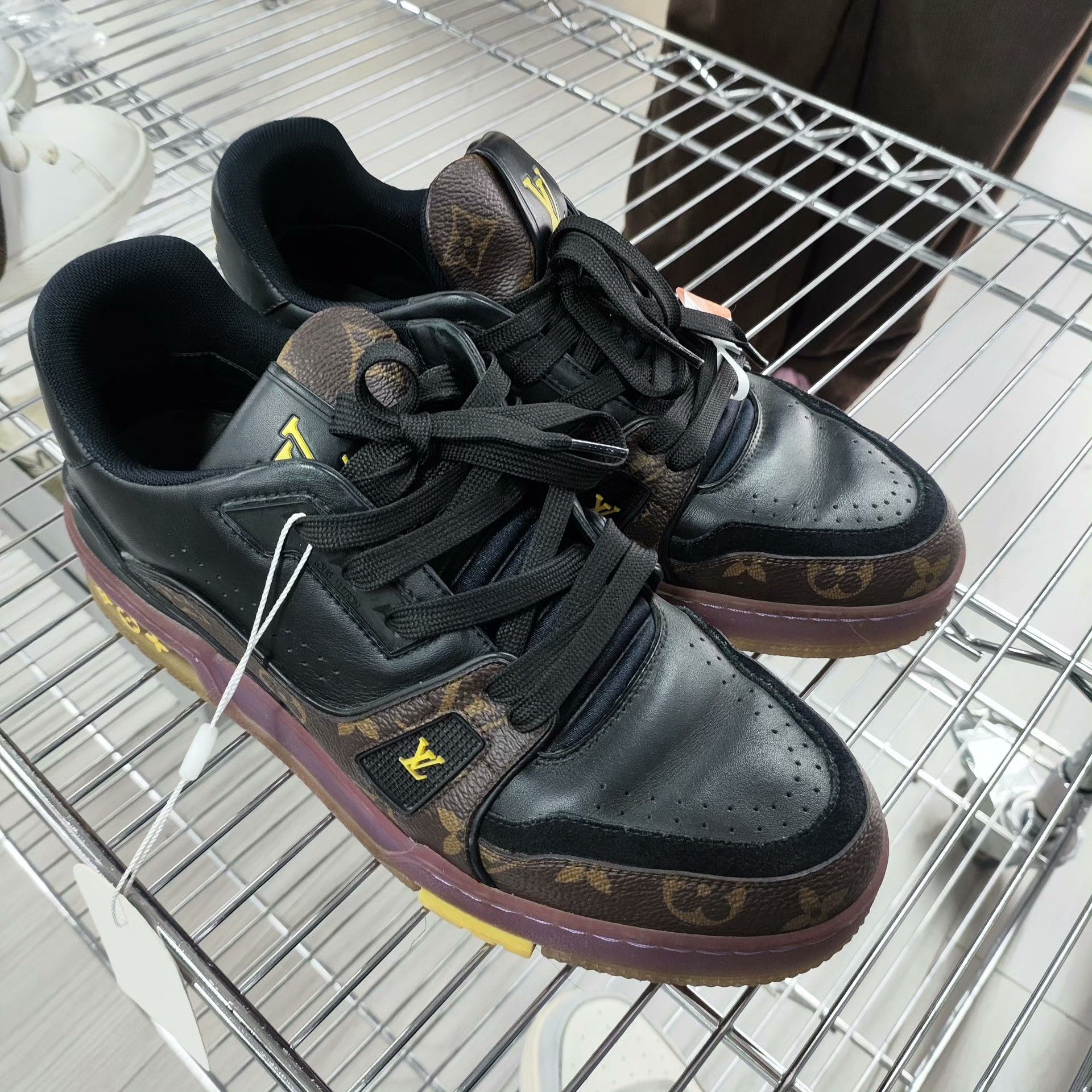 Louis Vuitton Louis Vuitton Purple Lowtop Sneakers 5 Men Size US 5 / EU 37 - 1 Thumbnail