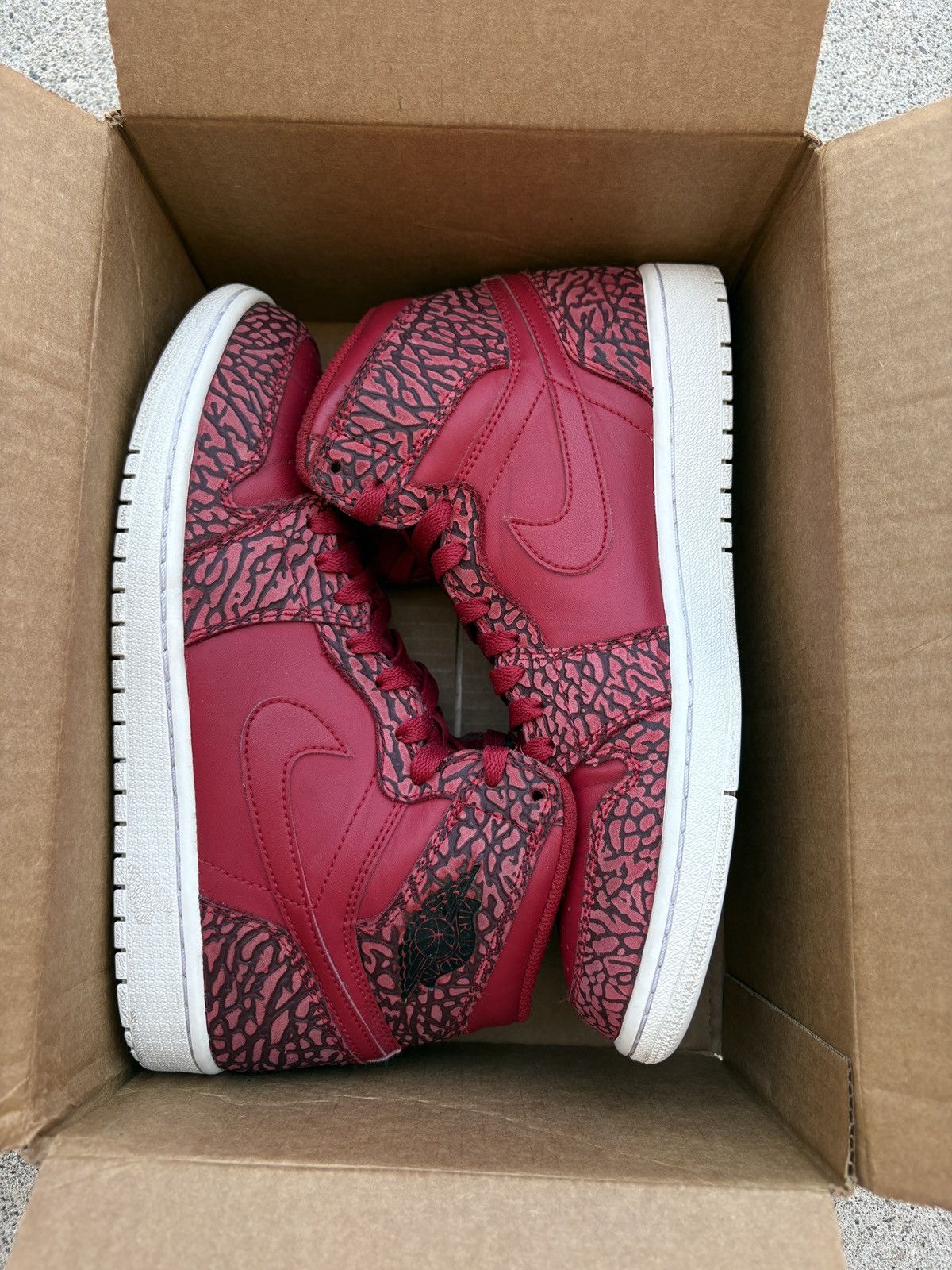Jordan Brand Jordan 1 Retro High “Red Elephant Print” Men’s Size 9 Size US 9 / EU 42 - 3 Thumbnail
