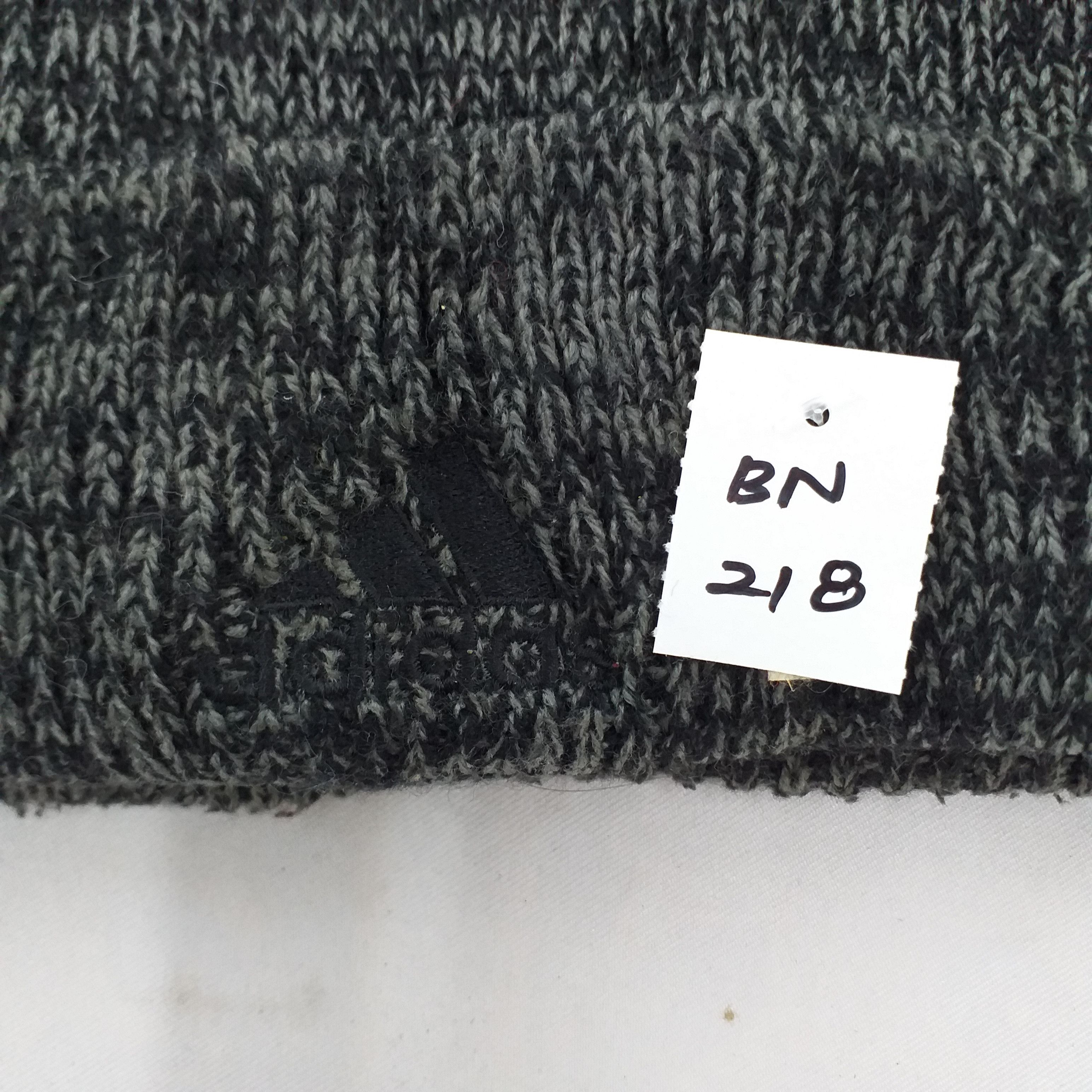 Adidas Vintage Adidas Plain Snow Cap Beanie Hat - BN218 Size ONE SIZE - 5 Thumbnail