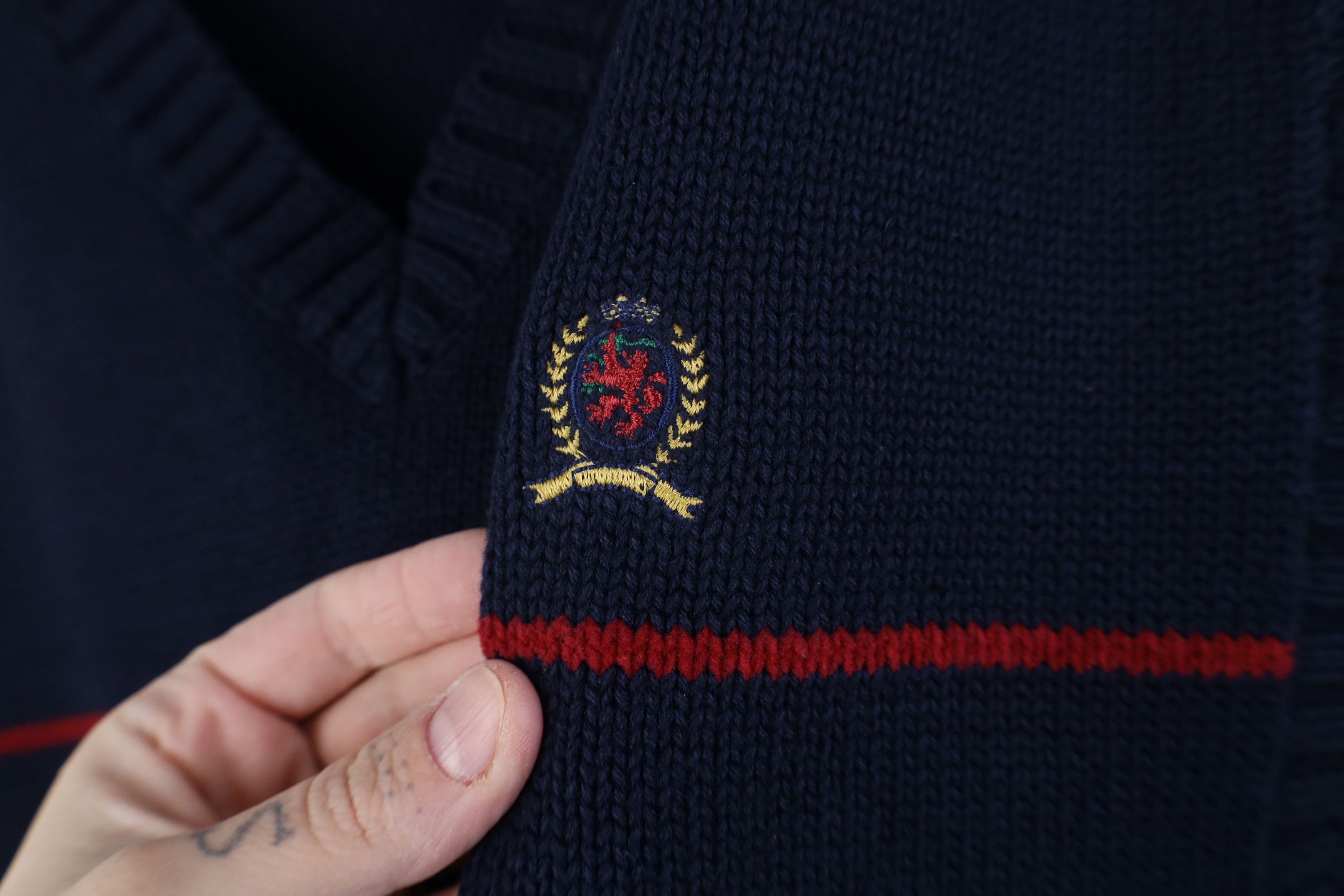 Tommy Hilfiger Vintage 90s Tommy Hilfiger Cotton Ribbed Knit Sweater Vest Size US XL / EU 56 / 4 - 4 Thumbnail