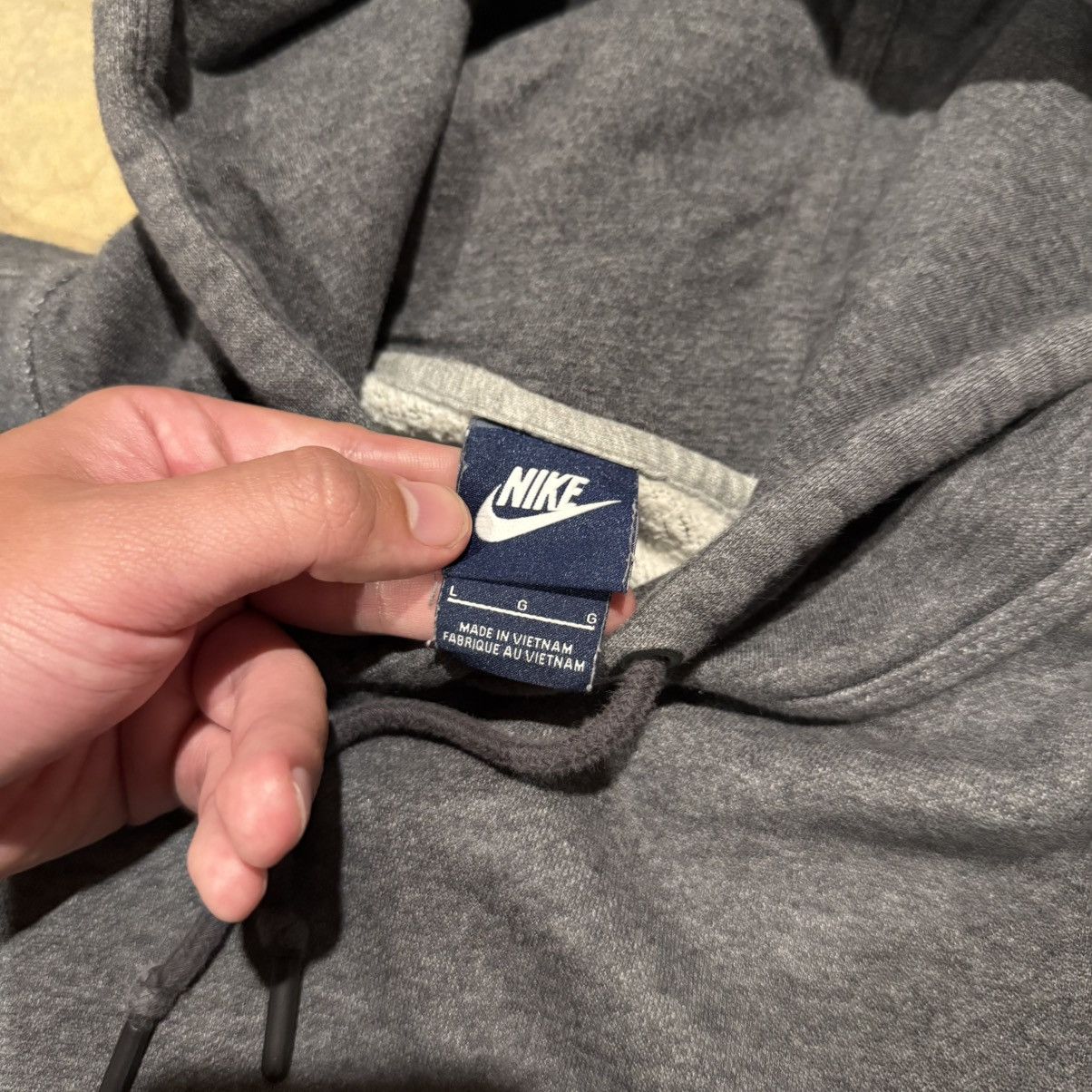 Nike Vintage 2000s Nike Embroidered Mini Swoosh Hoodie Dark Grey Size US L / EU 52-54 / 3 - 4 Thumbnail