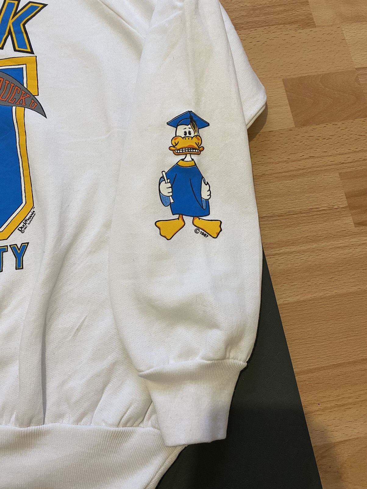 Vintage Duck university vintage sweatshirt 1987 size XL white Size US XL / EU 56 / 4 - 4 Thumbnail