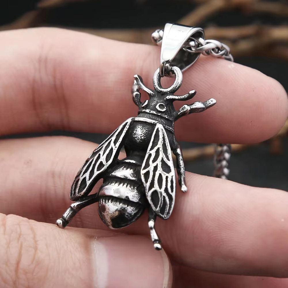 Jewelry Gothic Bee Pendant Necklace Size ONE SIZE - 1 Thumbnail