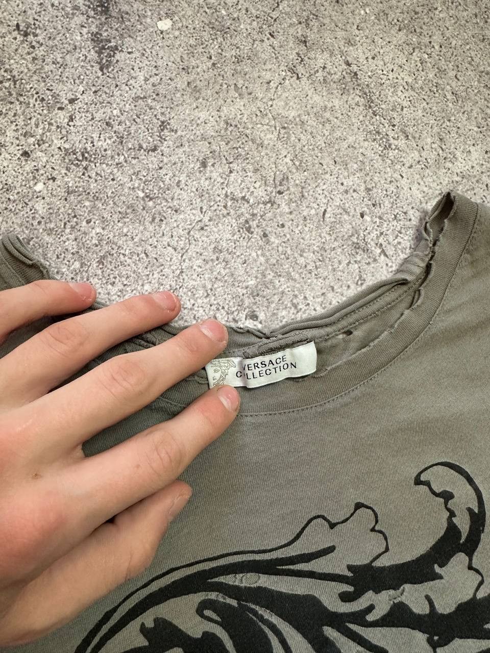 Versace Versace Gray Logo T-Shirt Distressed Size US M / EU 48-50 / 2 - 7 Thumbnail