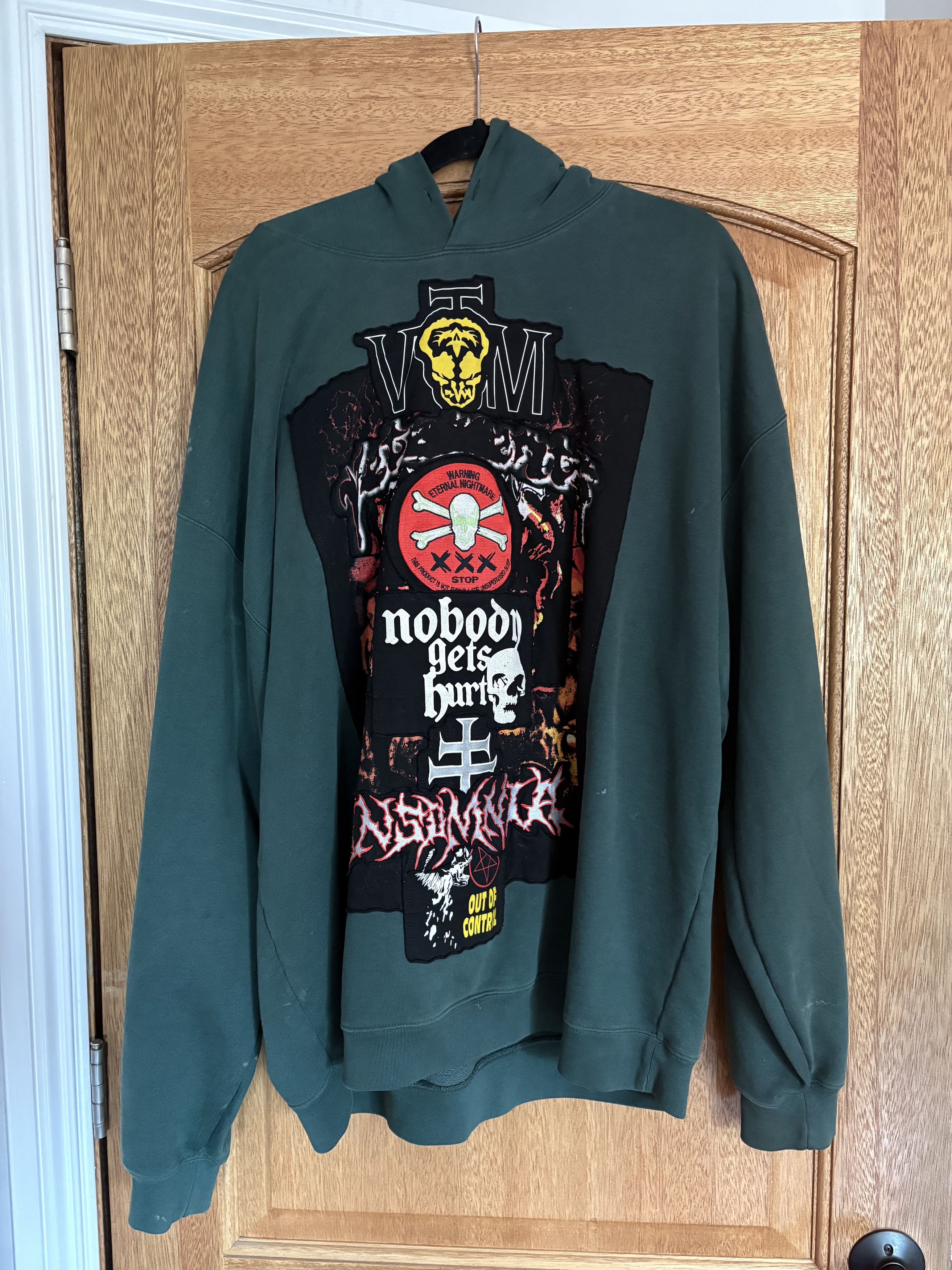 Vetements Vetements METAL PATCH LOGO Hoodie Size US L / EU 52-54 / 3 - 4 Thumbnail