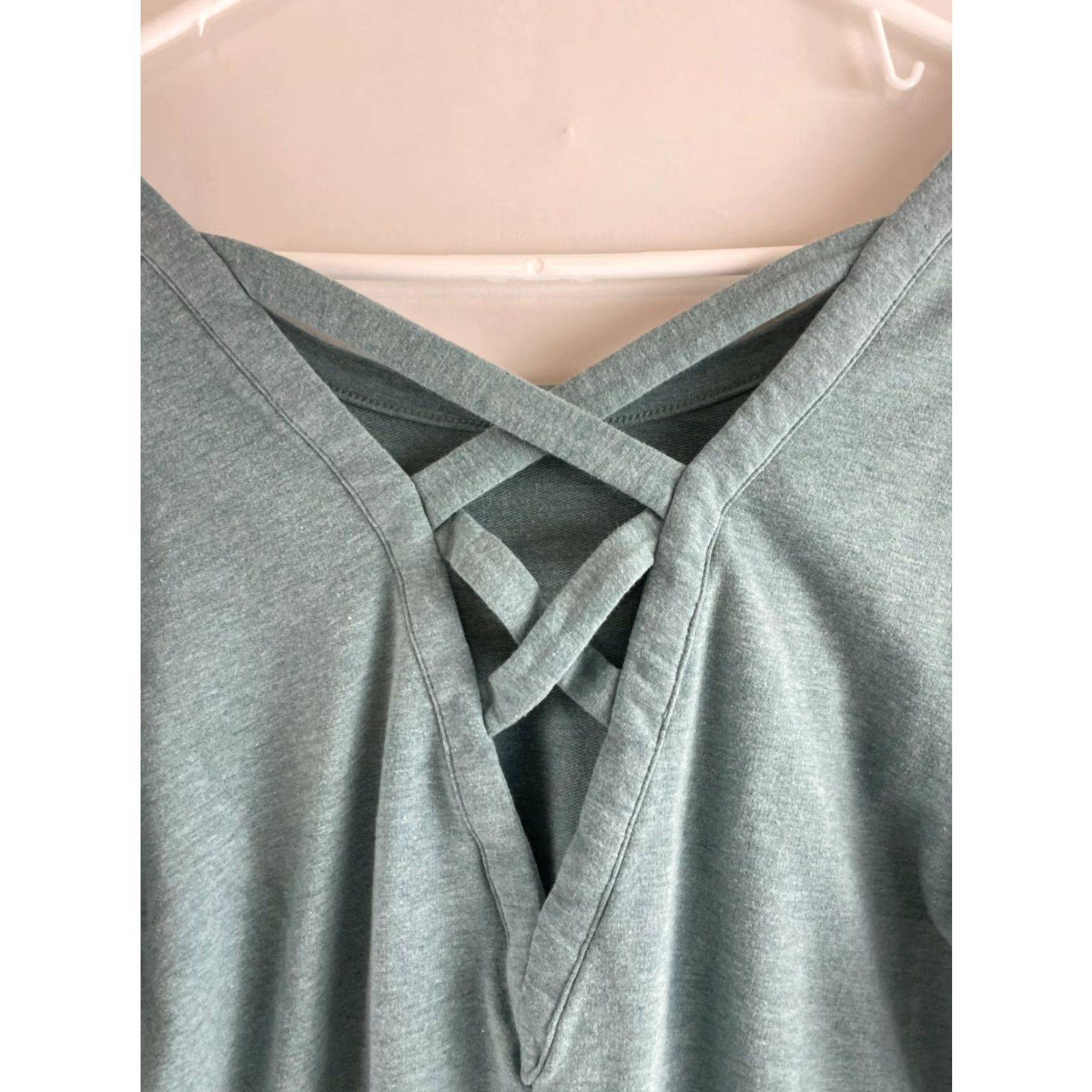Old Navy Old Navy Active Shirt Women's L Green Long Sleeve Boatneck Go-Dry Thumb Hole Shirt Adults Womens Size L / US 10 / IT 46 - 4 Thumbnail