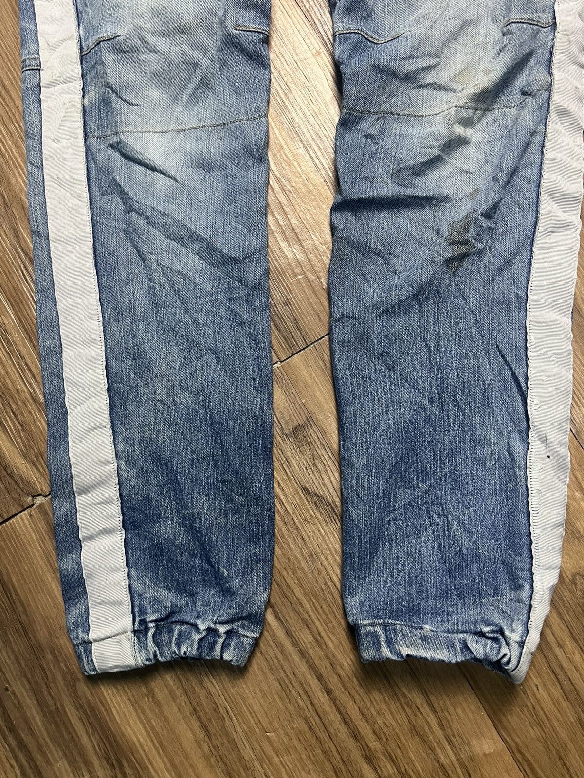 Japanese Brand Dinnovation Denim Cargo Jeans with White Racing Stripes (42) Size US 30 / EU 46 - 4 Thumbnail