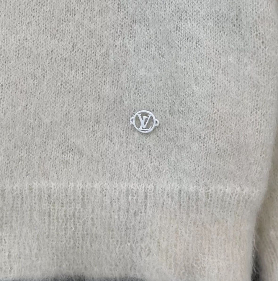 Louis Vuitton LOUIS VUITTON Mohair rendered sweater2412-Nextarrow Size US XS / EU 42 / 0 - 4 Thumbnail