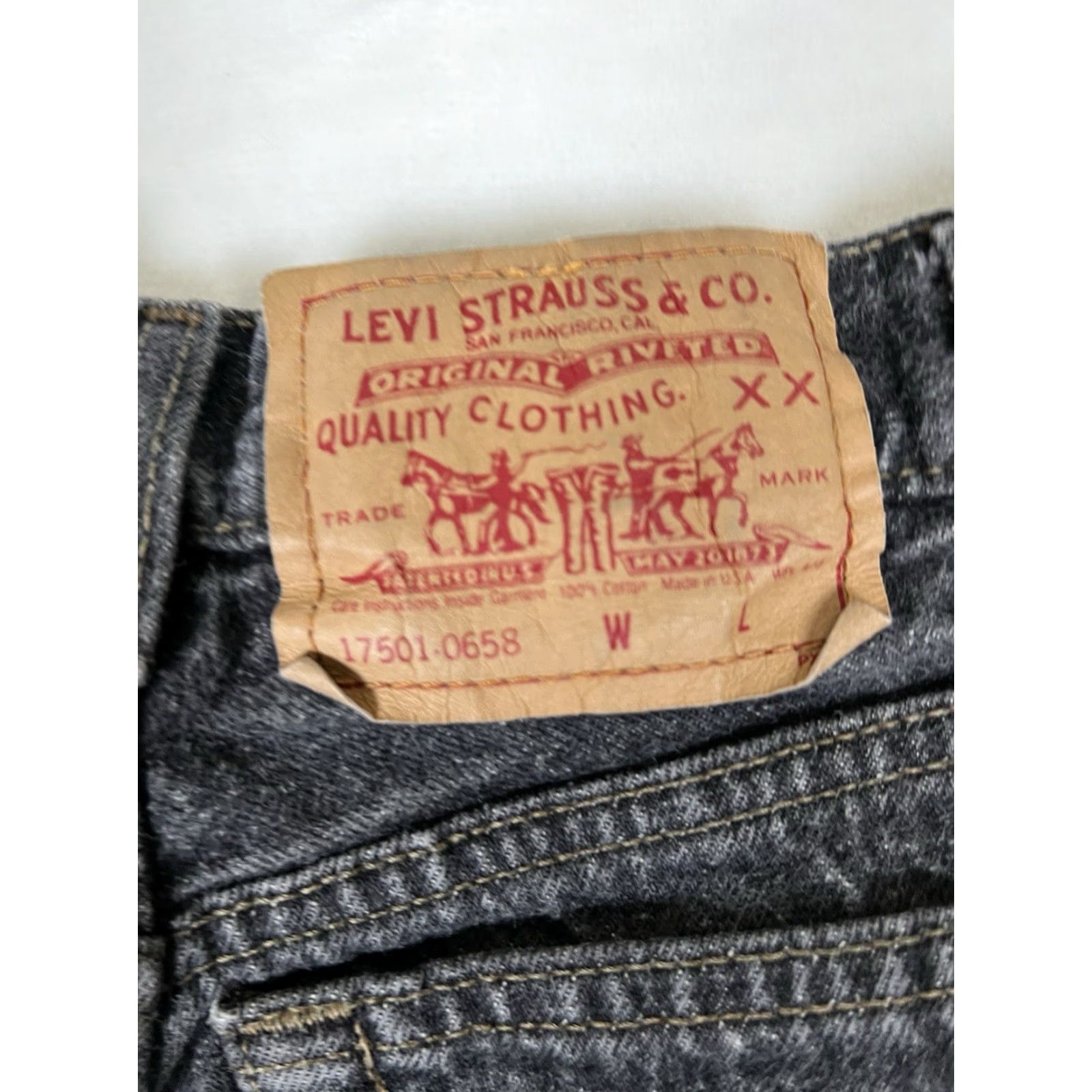 Levi's VINTAGE Levi’s 501 Jeans Black Denim Women’s 5 M Made In USA Womens Jeans 32in Inseam Tapered USA 80s 90s Size 27" / US 4 / IT 40 - 6 Thumbnail