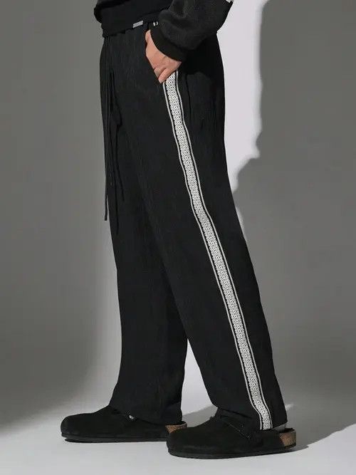 Japanese Brand Classic Loose fit straight y2k sweatpants Size US 32 / EU 48 - 1 Thumbnail