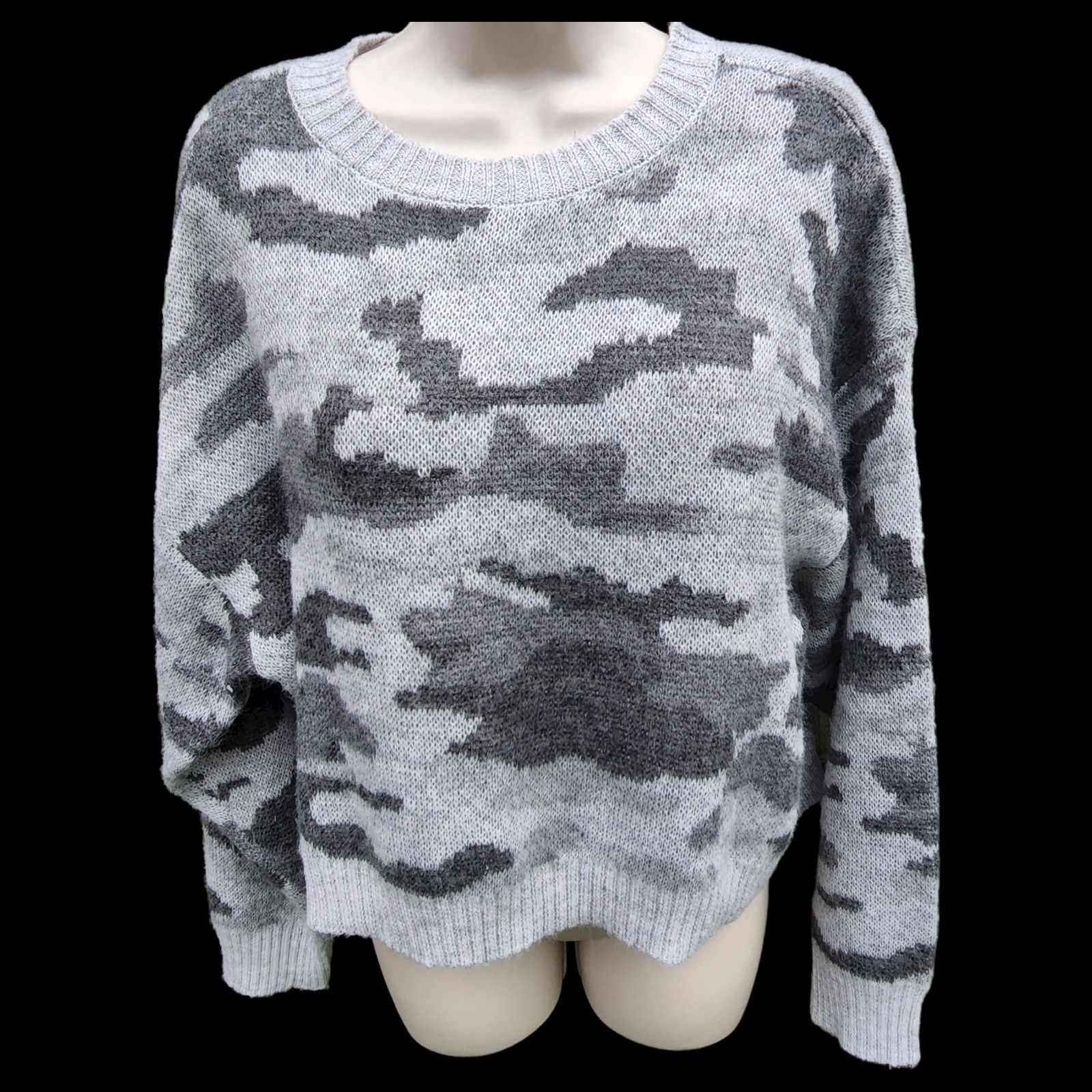 American Eagle Outfitters American Eagle Gray Camo Sweater Women's Size XS Long sleeve Size XS / US 0-2 / IT 36-38 - 1 Thumbnail