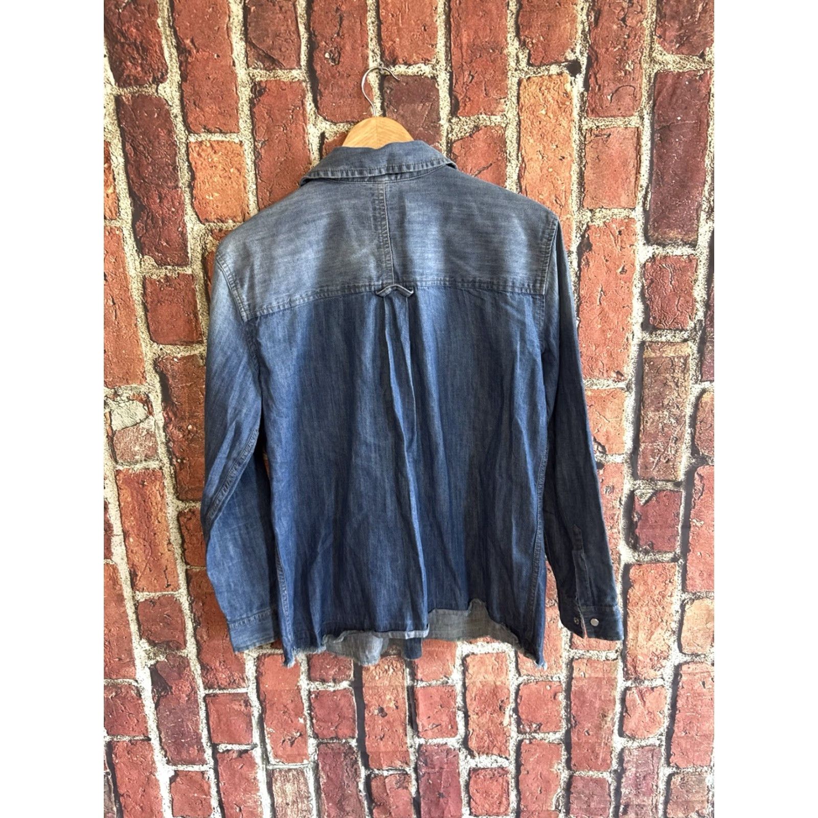 Market Melrose Denim Shirt Womens Blue Long Sleeve Snap Up Collared Button Up Medium Denim Solid 90s? Size M / US 6-8 / IT 42-44 - 2 Thumbnail