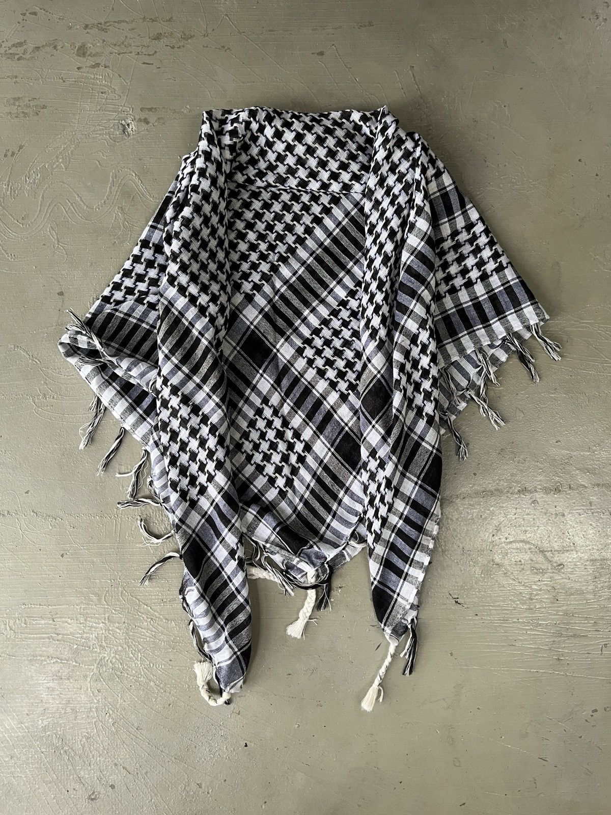 KMRii Japan Keffiyeh Inspired by Raf Simons Riot Keffiyeh Scarf Size ONE SIZE - 1 Thumbnail