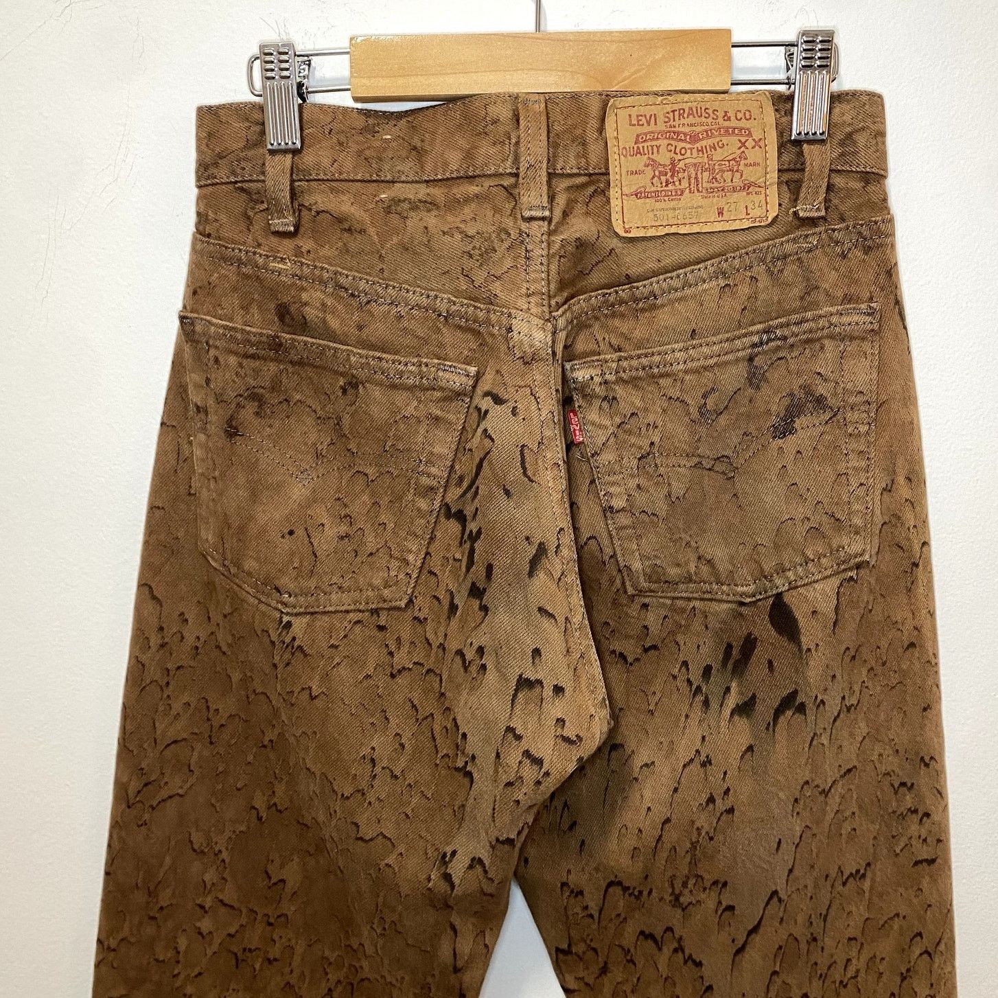 Levi's Vintage Levi's 501 Button Fly Denim Jeans Cheetah Print Size 26" / US 2 / IT 38 - 5 Thumbnail
