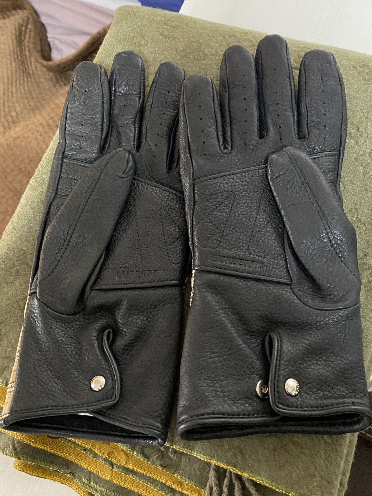 Burberry × Vintage Burberry original vintage women’s gloves Size ONE SIZE - 4 Thumbnail