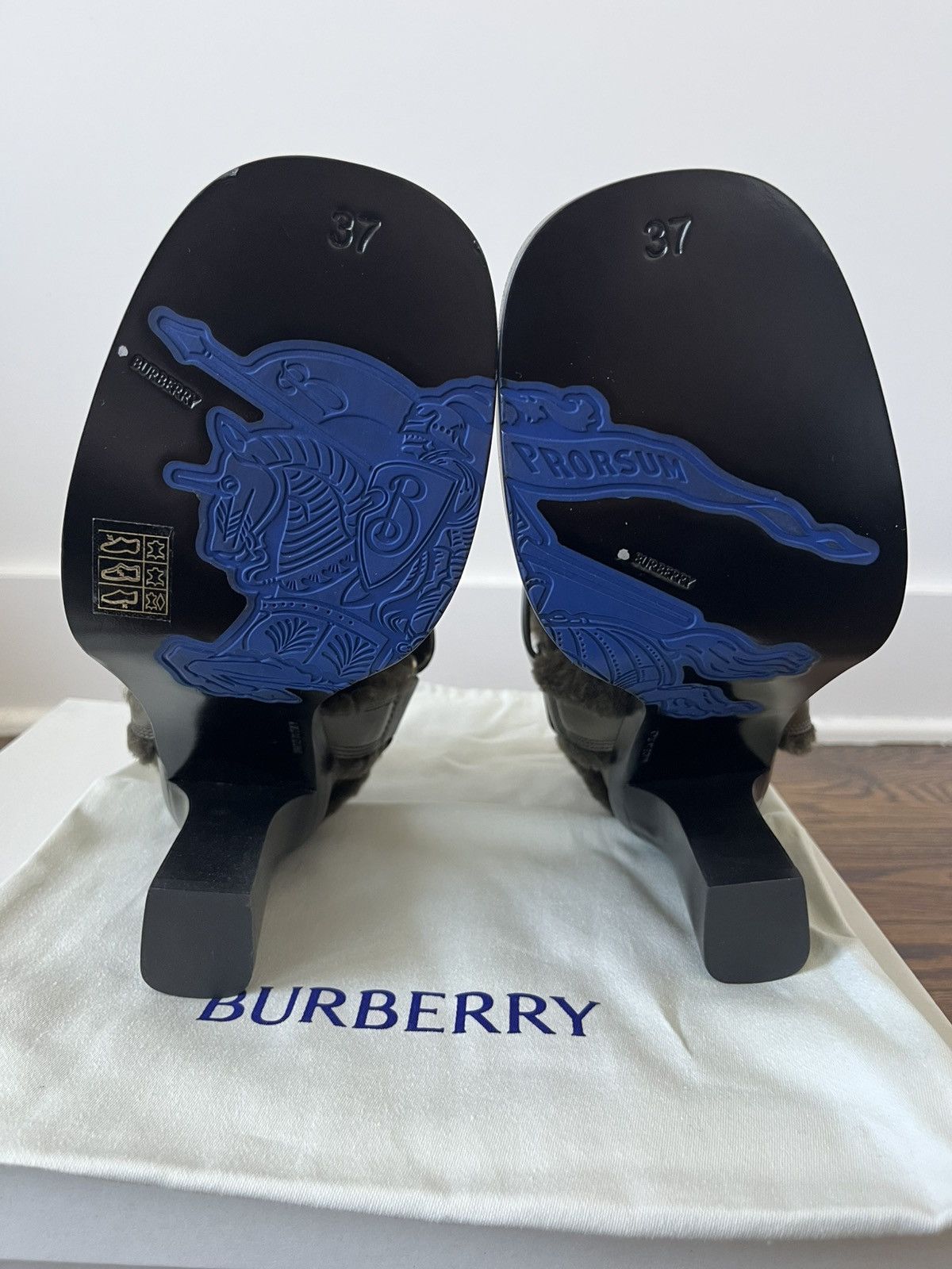 Burberry Burberry Leather and Shearling Cosy Stirrup Boots Size US 7 / IT 37 - 18 Thumbnail