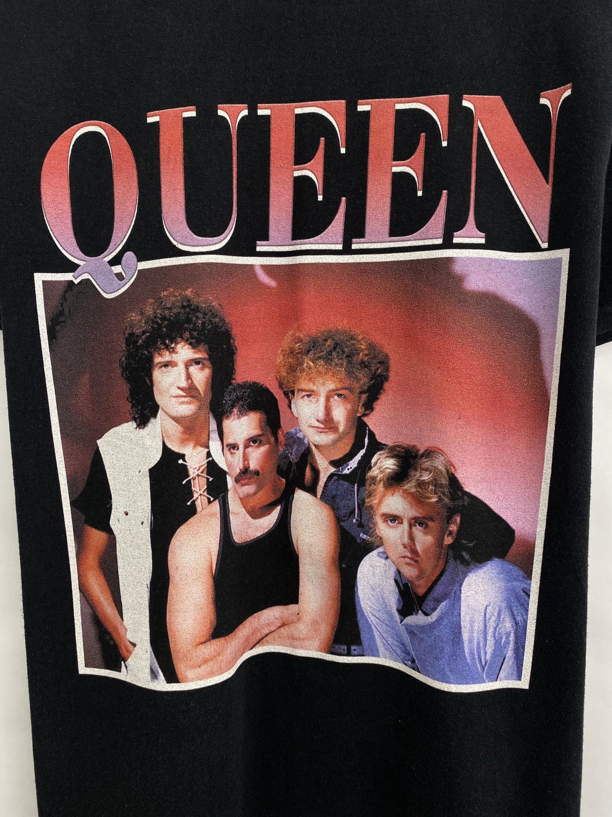 Band Tees 🇺🇸 Vintage Y2K Queen Rock Band T-Shirt Rare Retro Size US M / EU 48-50 / 2 - 4 Thumbnail