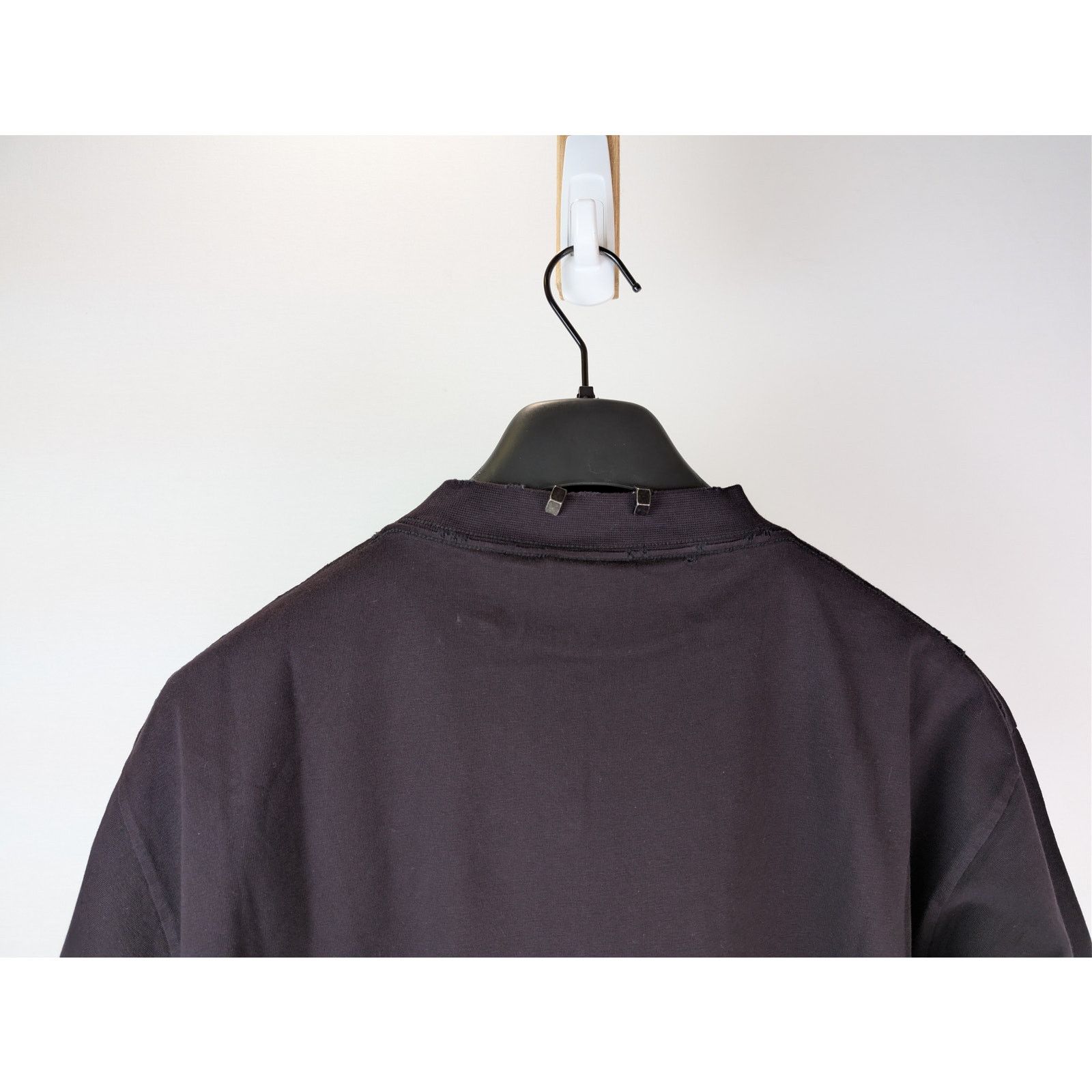 Balenciaga o1rshd1 Pierced Oversized Vintage Jersey T-Shirt in Black Size US M / EU 48-50 / 2 - 11 Thumbnail