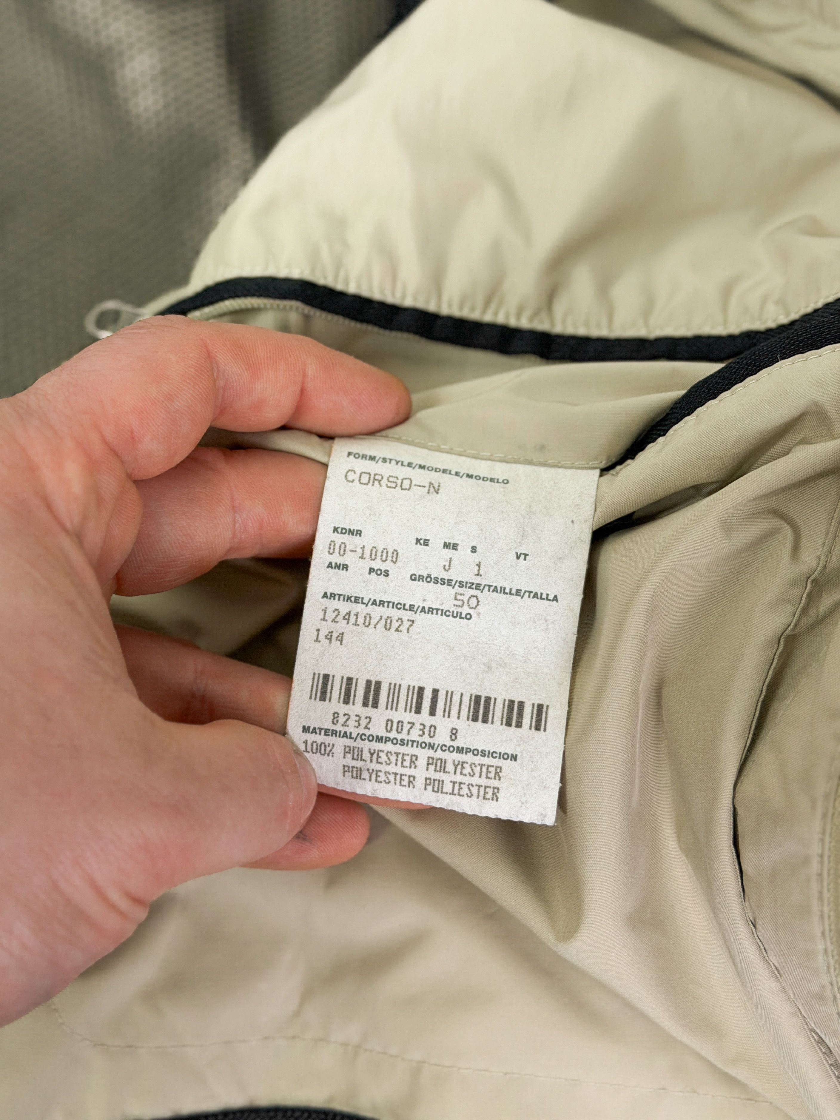 Hugo Boss HUGO BOSS Vintage Men’s Waterproof Jacket Size US L / EU 52-54 / 3 - 9 Thumbnail