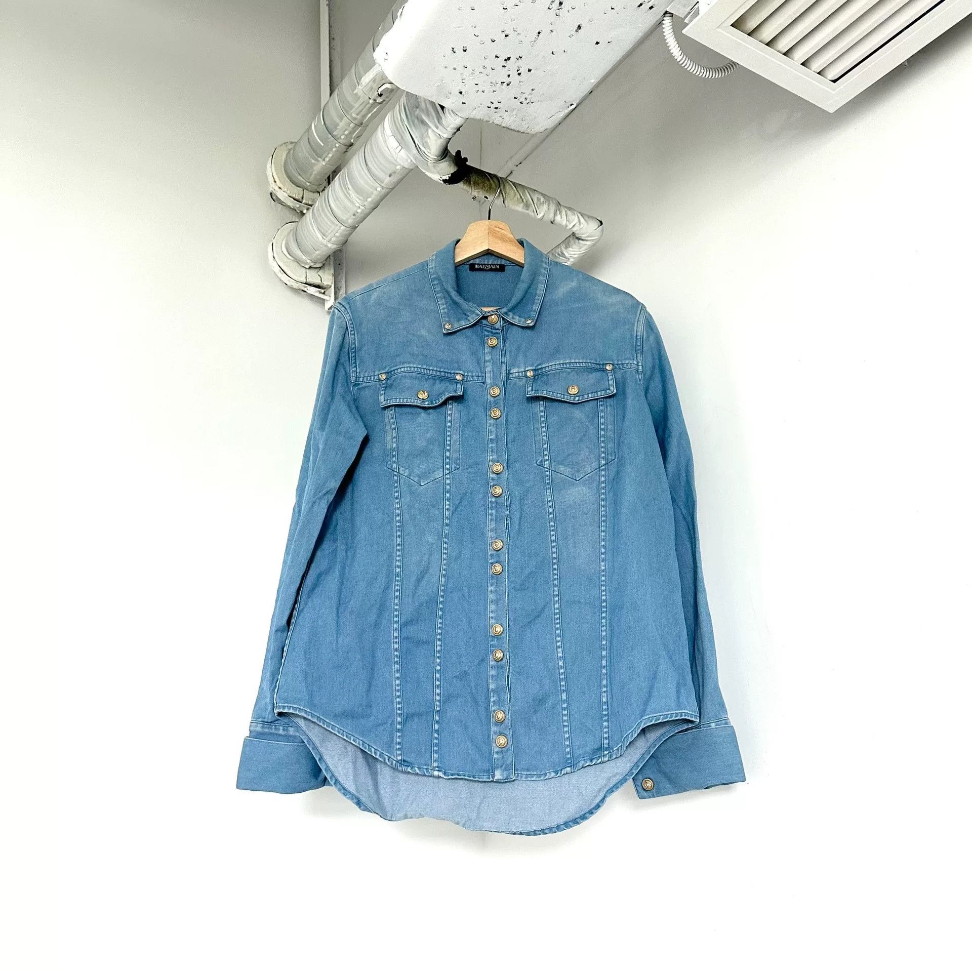 Balmain Balmain Lion Head Button Denim Shirt Size US XS / EU 42 / 0 - 1 Thumbnail