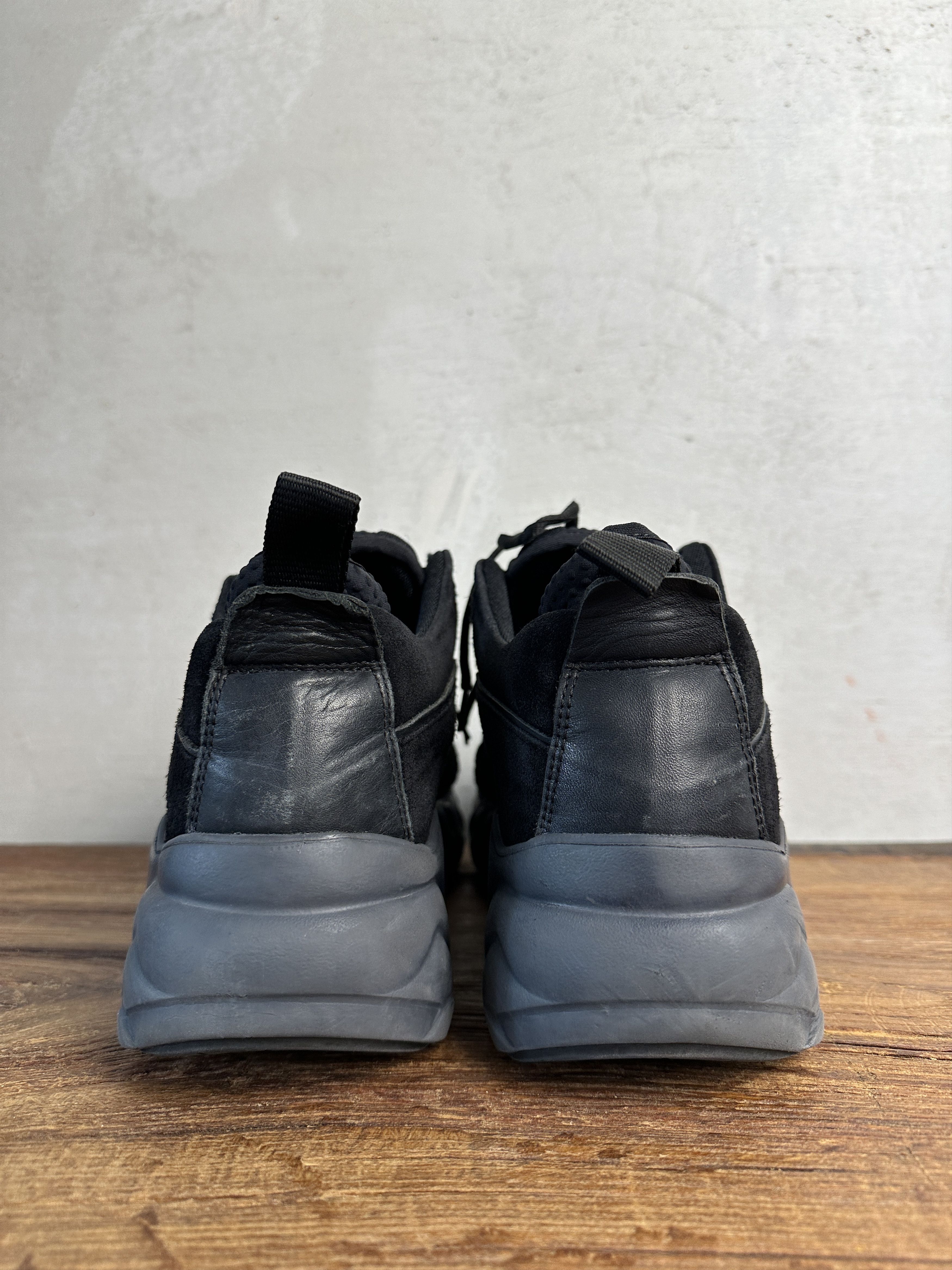 Acne Studios Acne Studios Manhattan Black Suede Sneakers Size US 11 / EU 44 - 6 Thumbnail